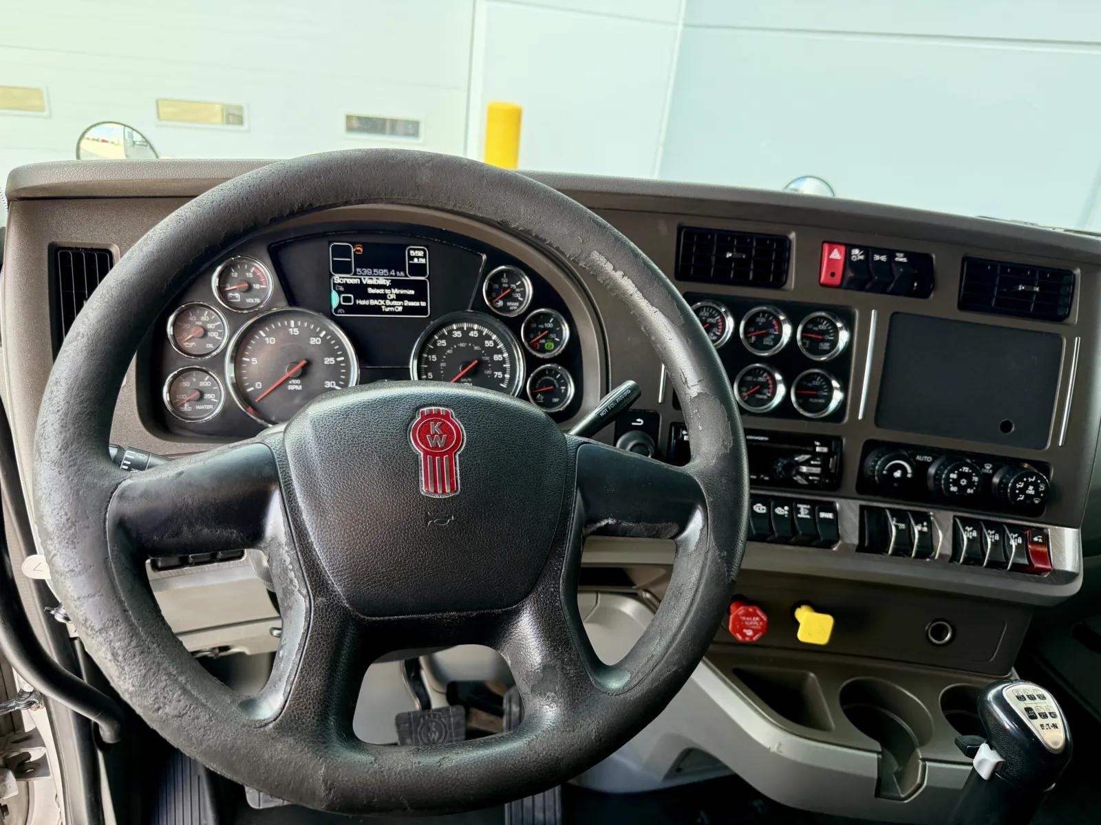 2018 Kenworth T880 in New Lenox, IL — photo 16