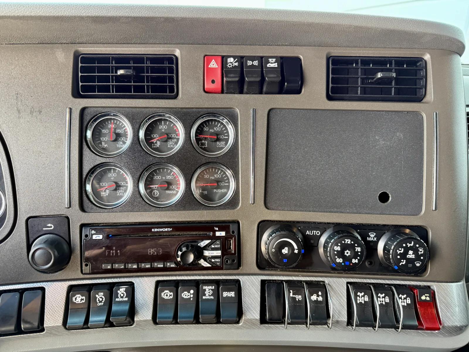 2018 Kenworth T880 in New Lenox, IL — photo 18