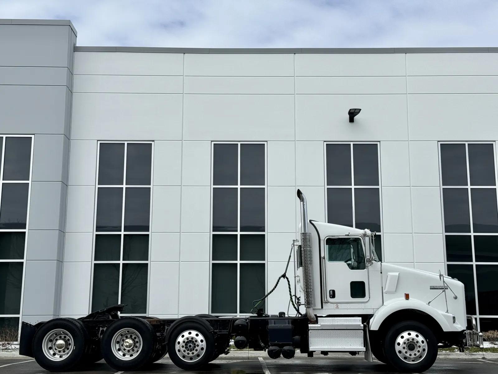 2019 Kenworth T800 in New Lenox, IL — photo 3