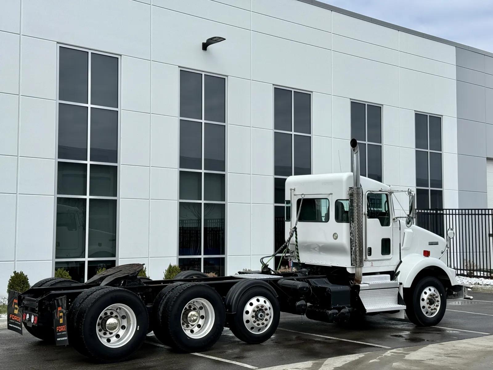 2019 Kenworth T800 in New Lenox, IL — photo 5