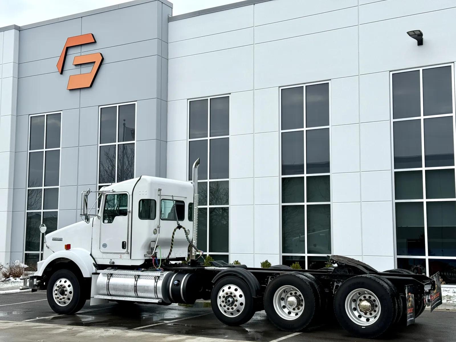 2019 Kenworth T800 in New Lenox, IL — photo 6