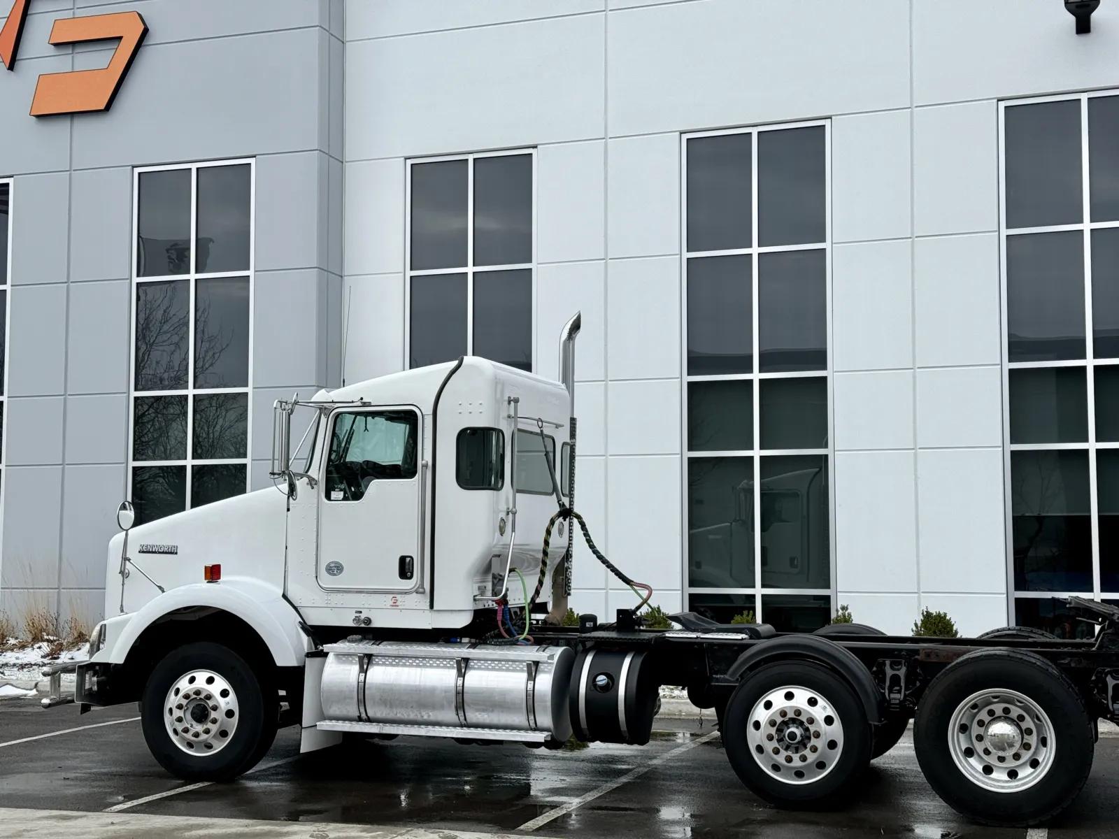 2019 Kenworth T800 in New Lenox, IL — photo 8