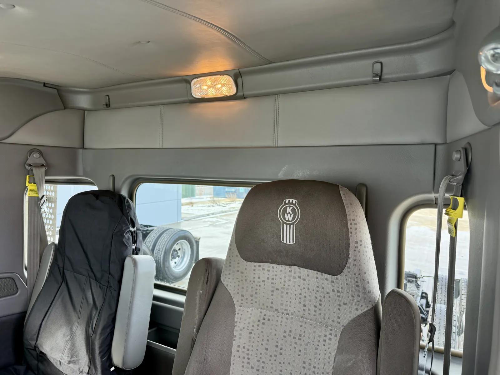 2019 Kenworth T800 in New Lenox, IL — photo 20