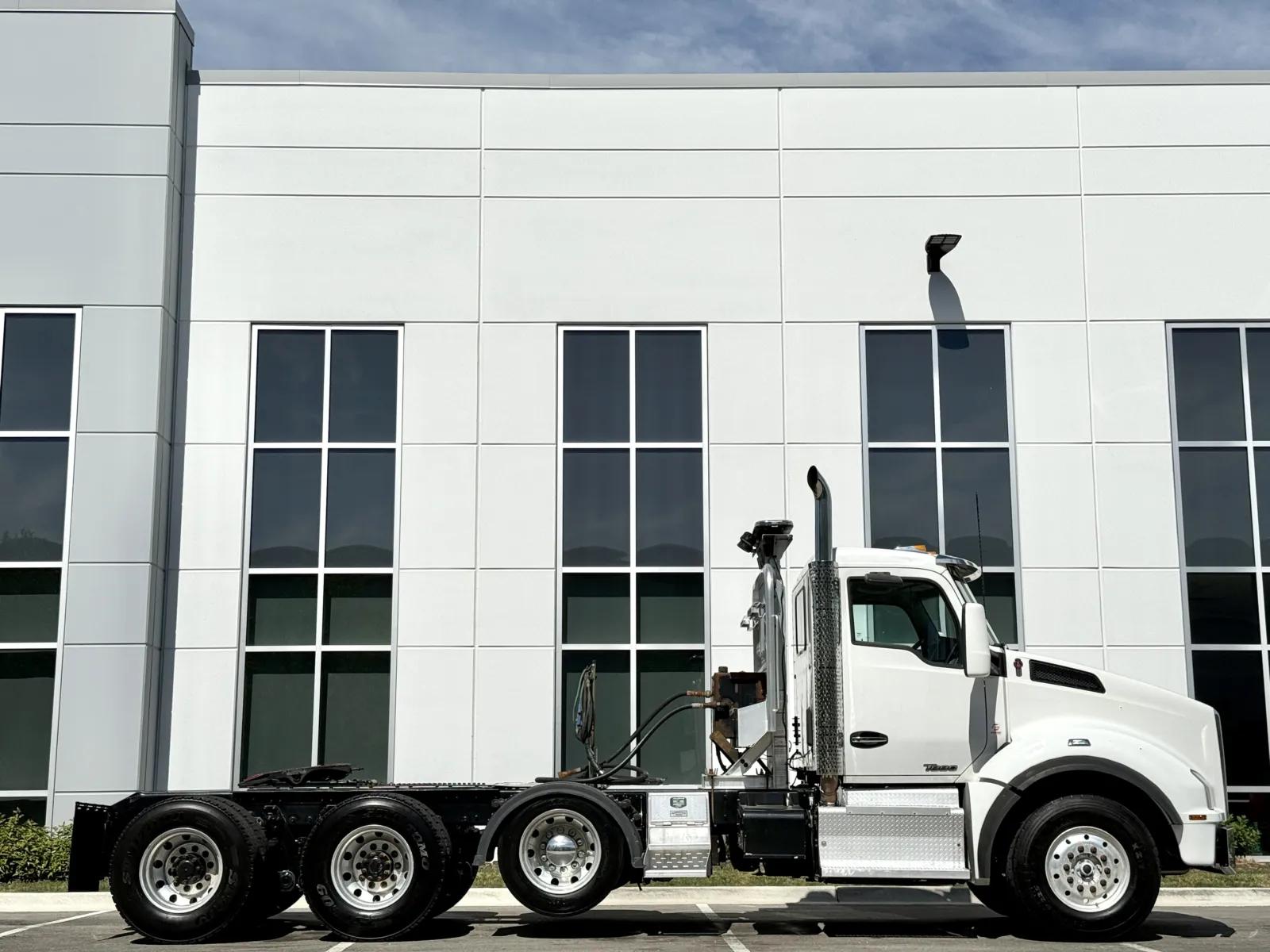 2015 Kenworth T880 in New Lenox, IL — photo 3