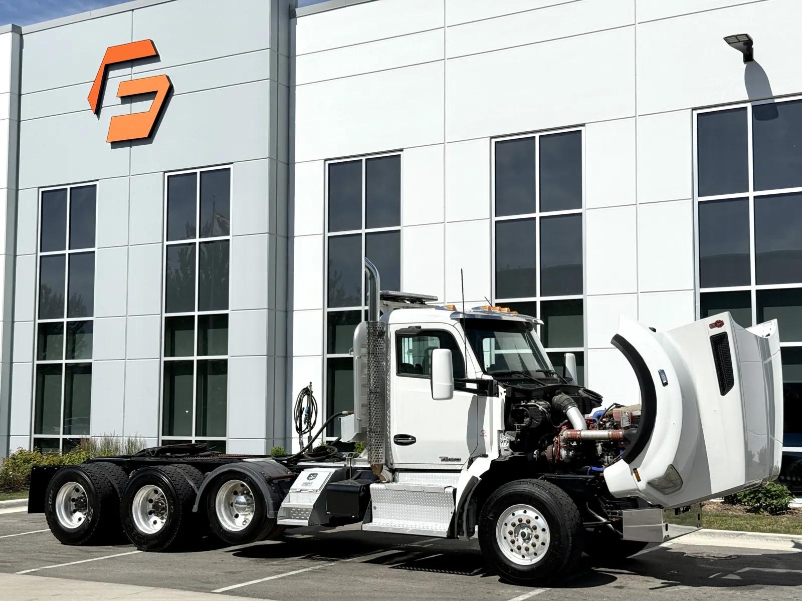 2015 Kenworth T880 in New Lenox, IL — photo 9