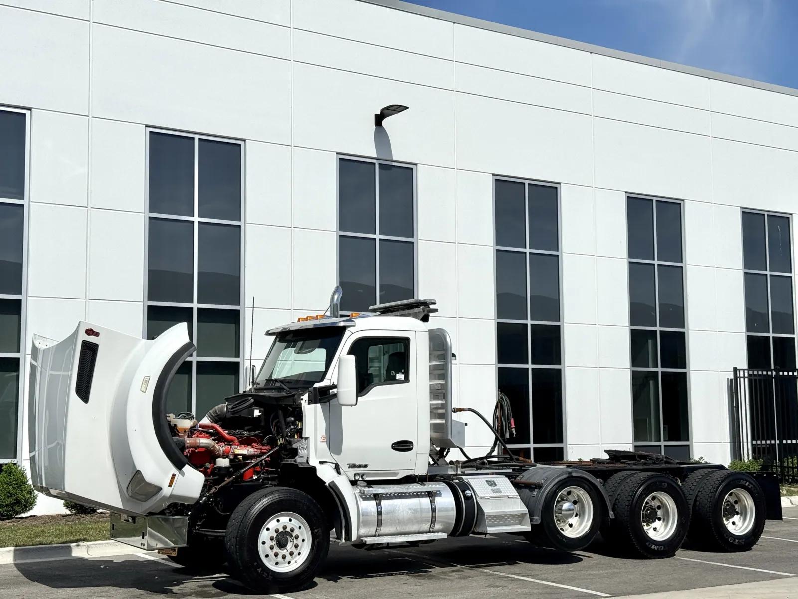 2015 Kenworth T880 in New Lenox, IL — photo 10