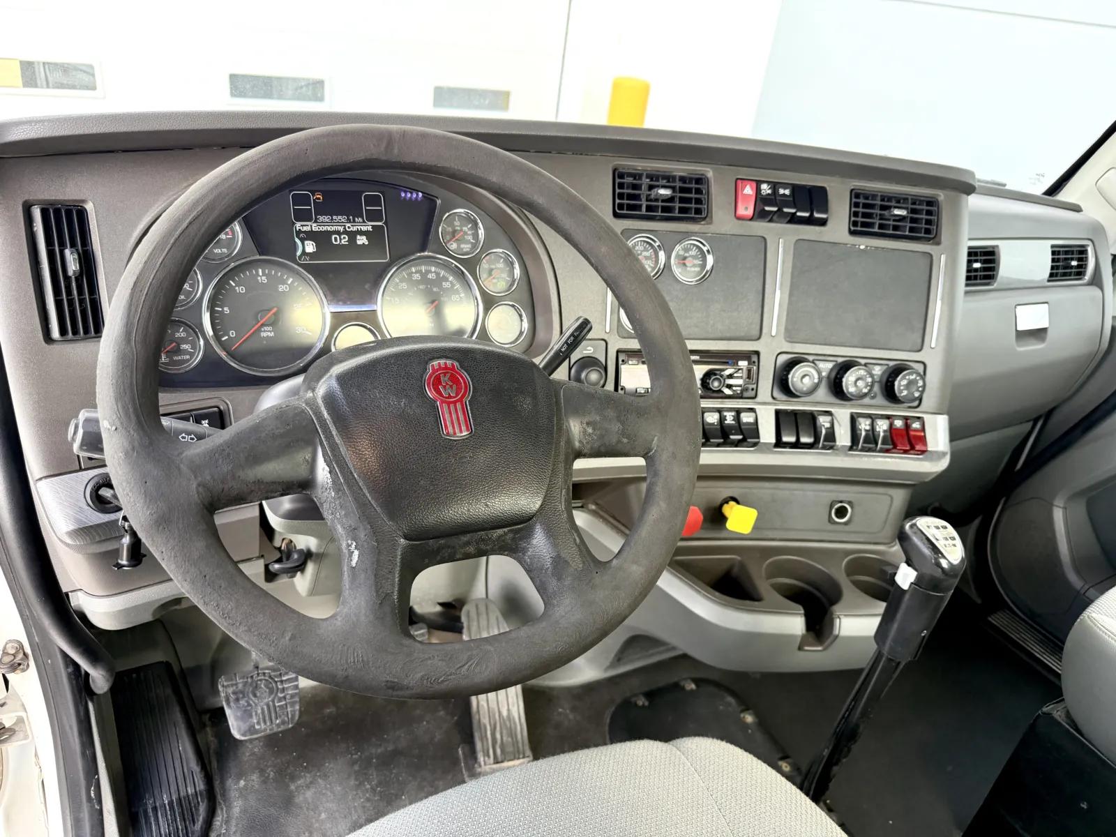 2015 Kenworth T880 in New Lenox, IL — photo 15