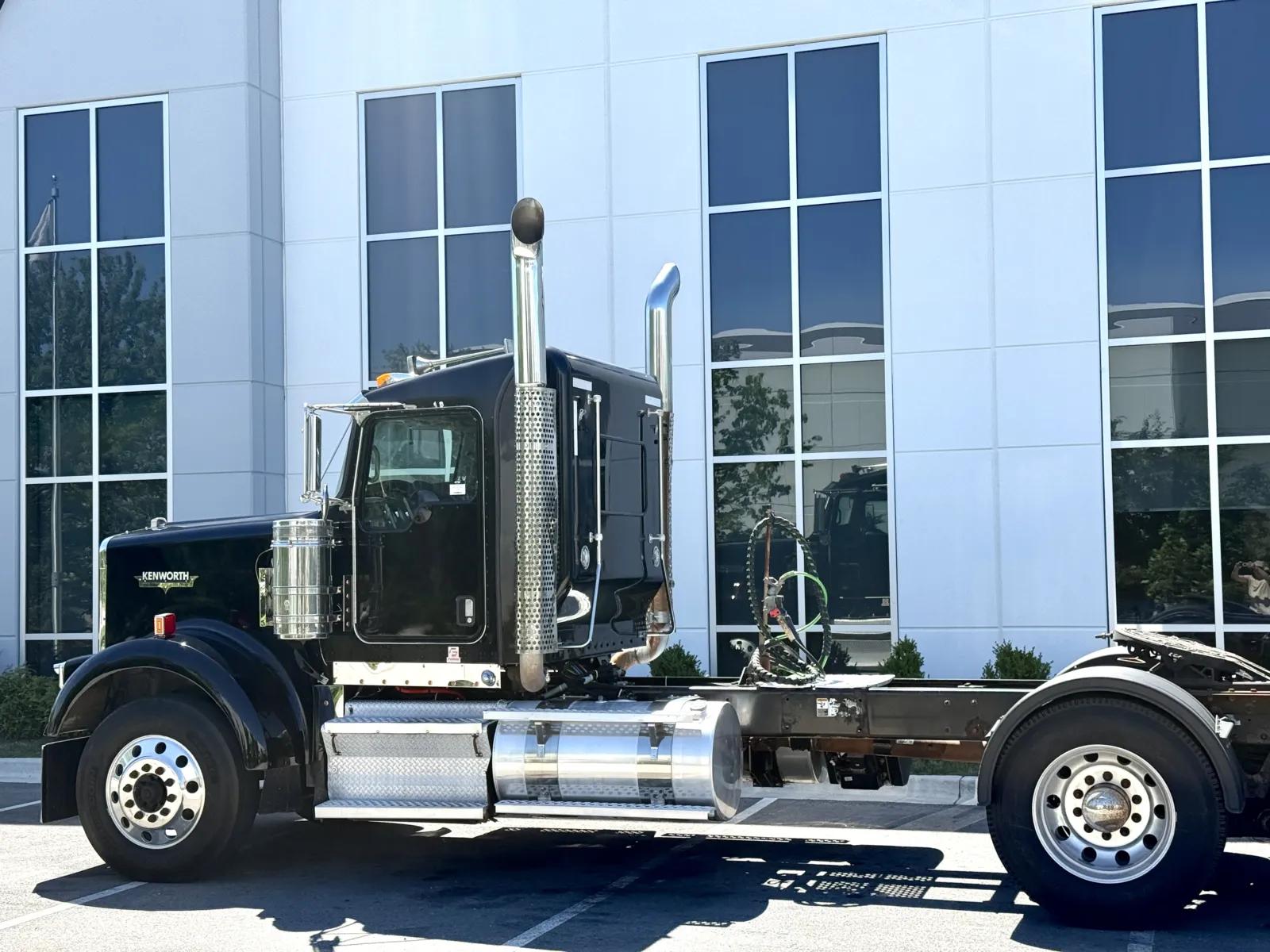 2019 Kenworth W900 in New Lenox, IL — photo 8