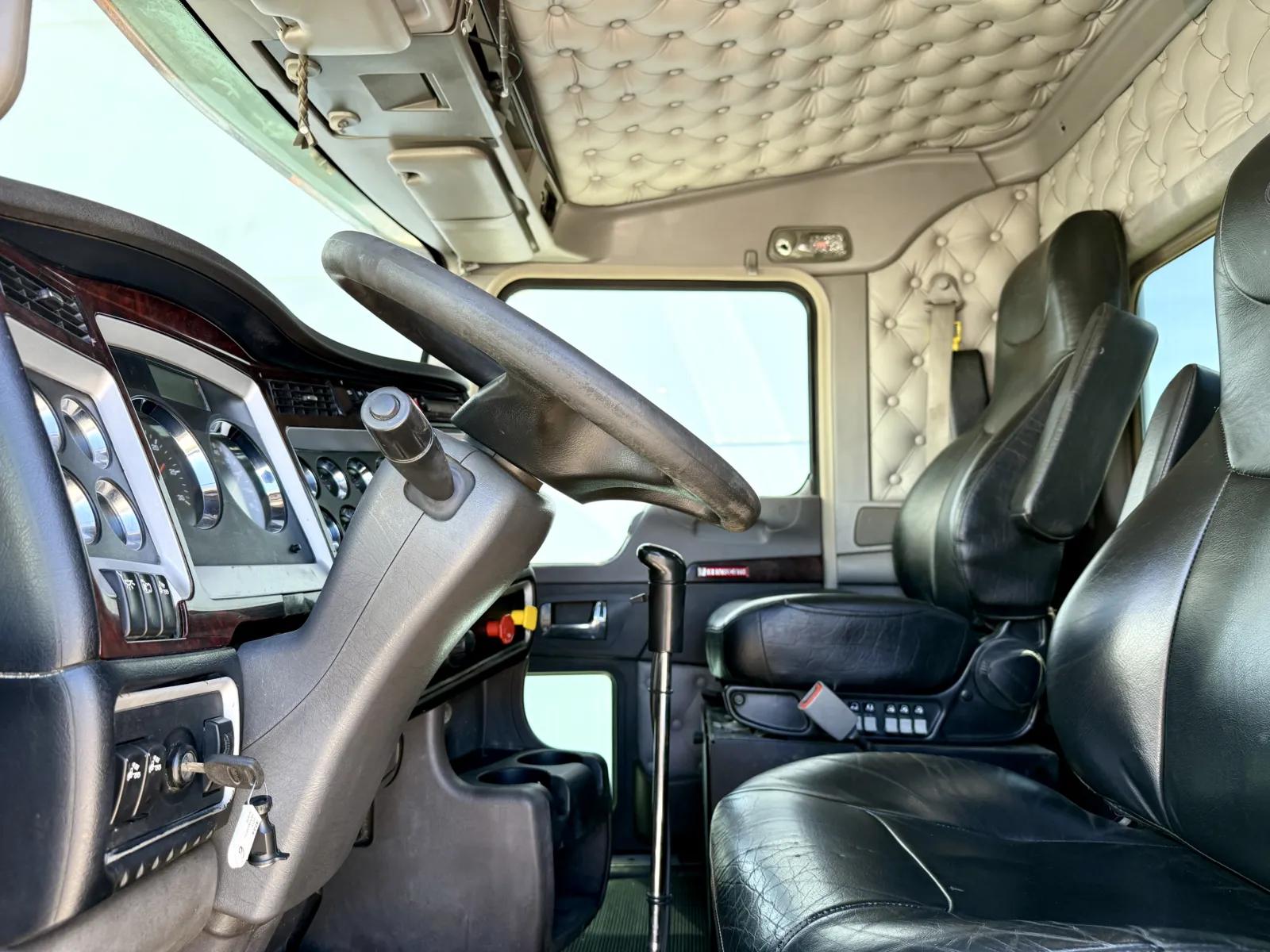2019 Kenworth W900 in New Lenox, IL — photo 14