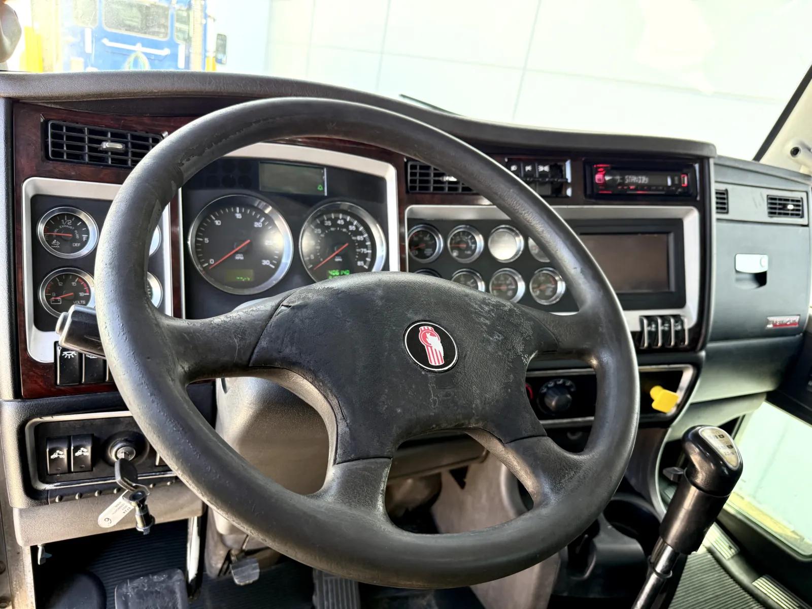 2019 Kenworth W900 in New Lenox, IL — photo 15
