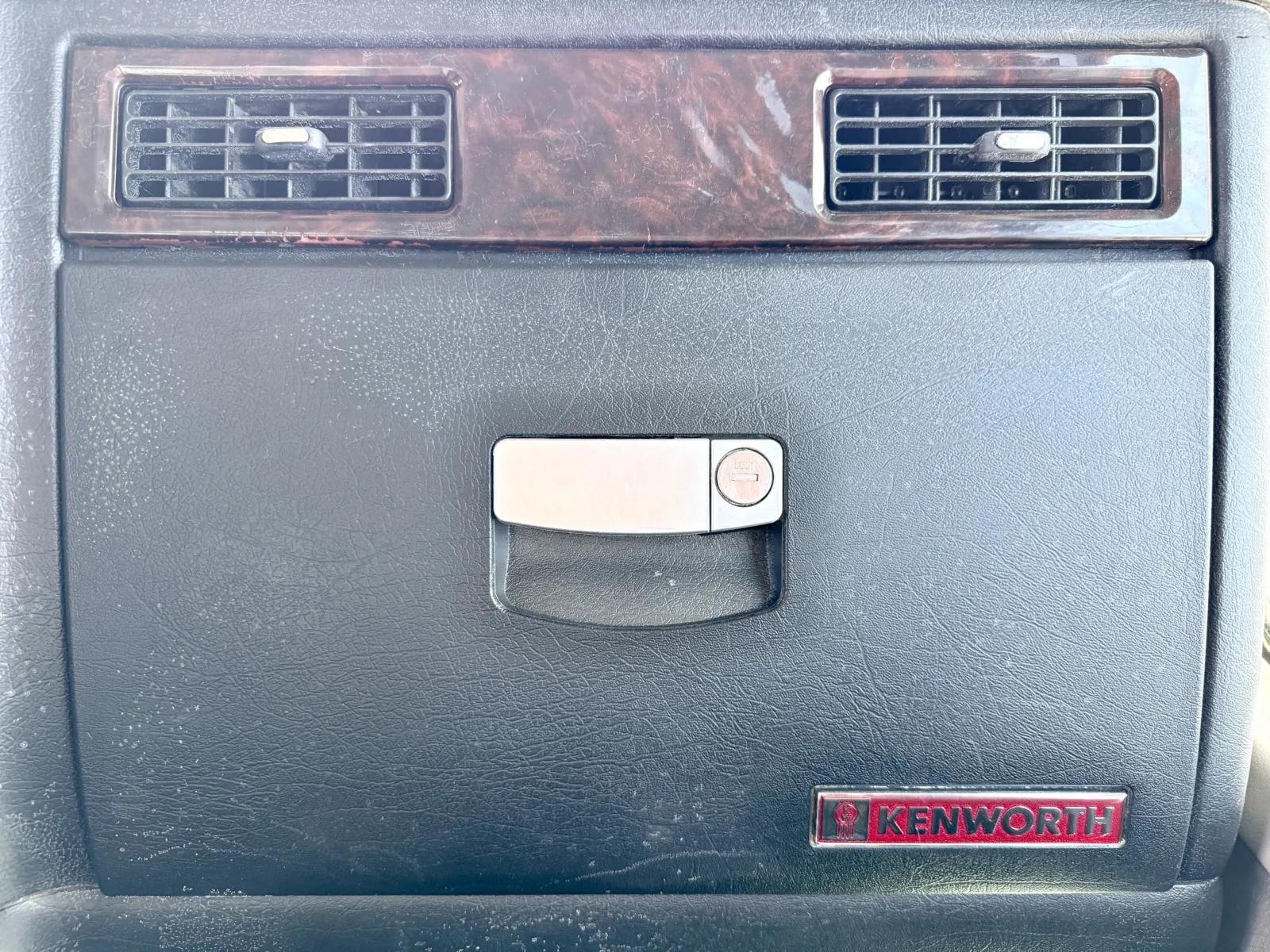 2019 Kenworth W900 in New Lenox, IL — photo 19