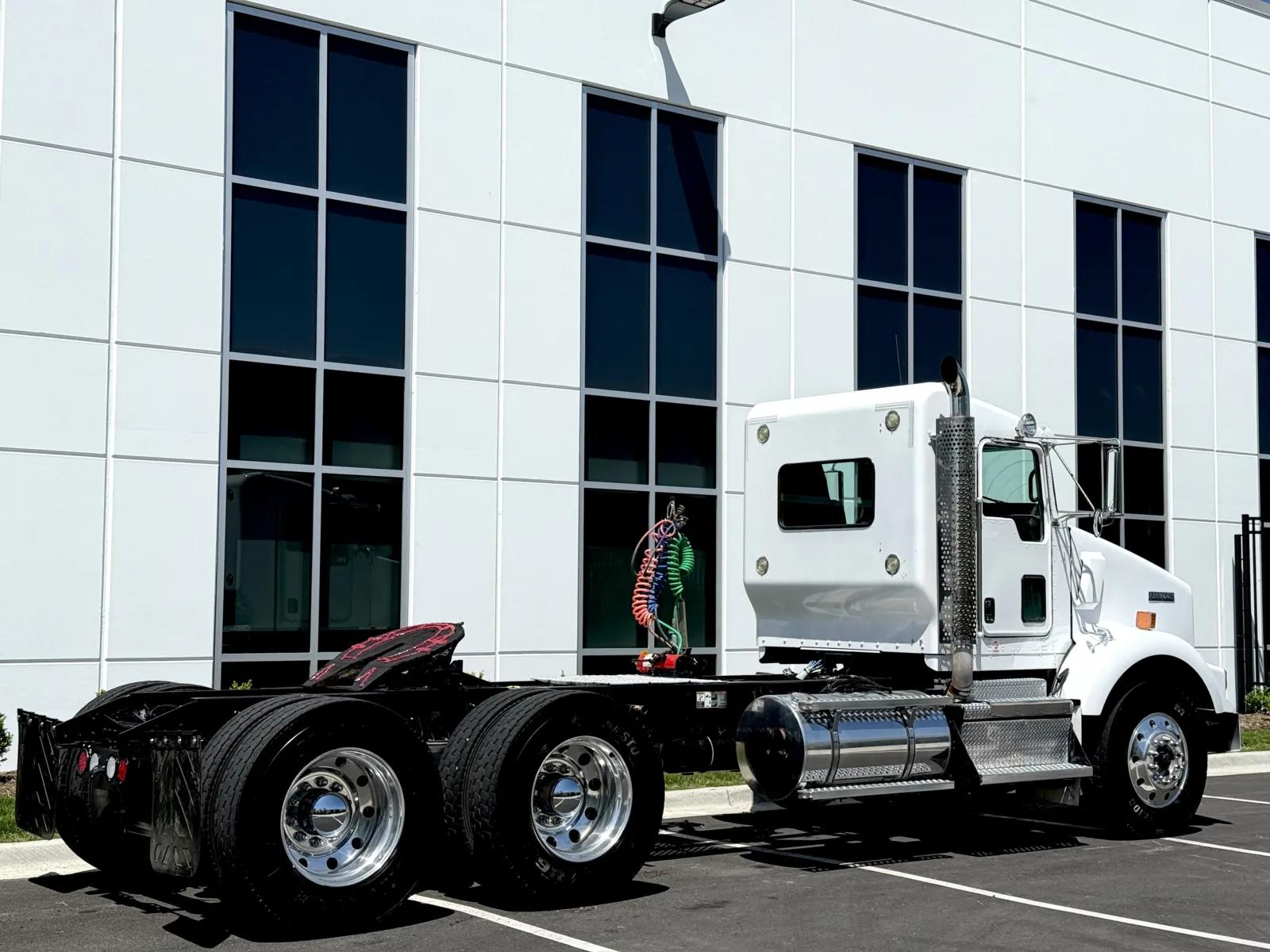 2020 Kenworth T800 in New Lenox, IL — photo 5