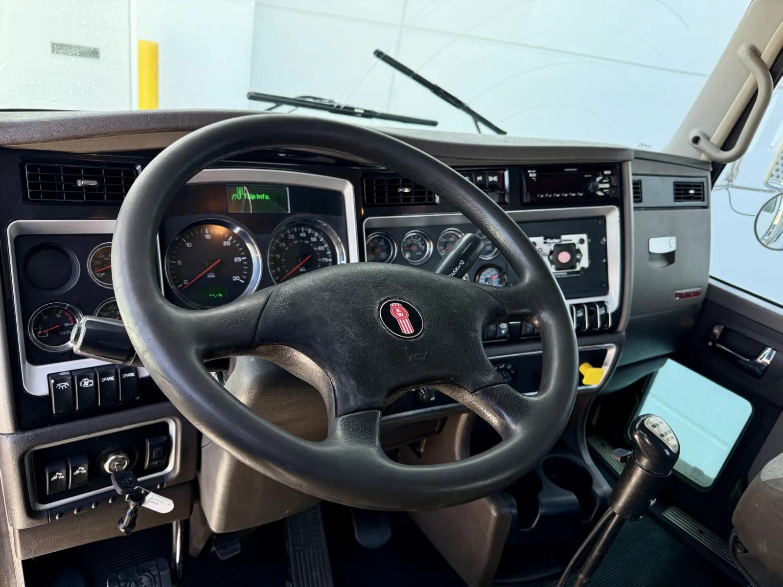 2020 Kenworth T800 in New Lenox, IL — photo 15