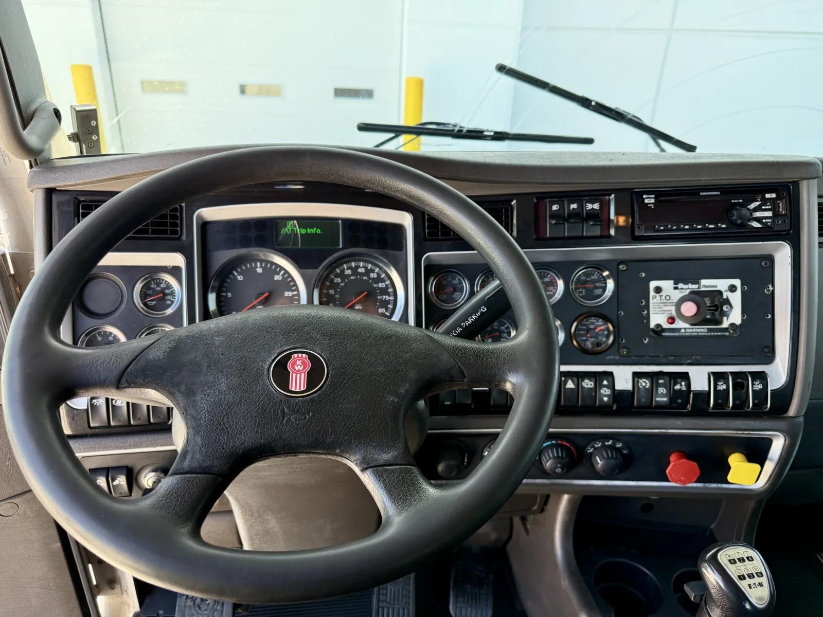 2020 Kenworth T800 in New Lenox, IL — photo 16