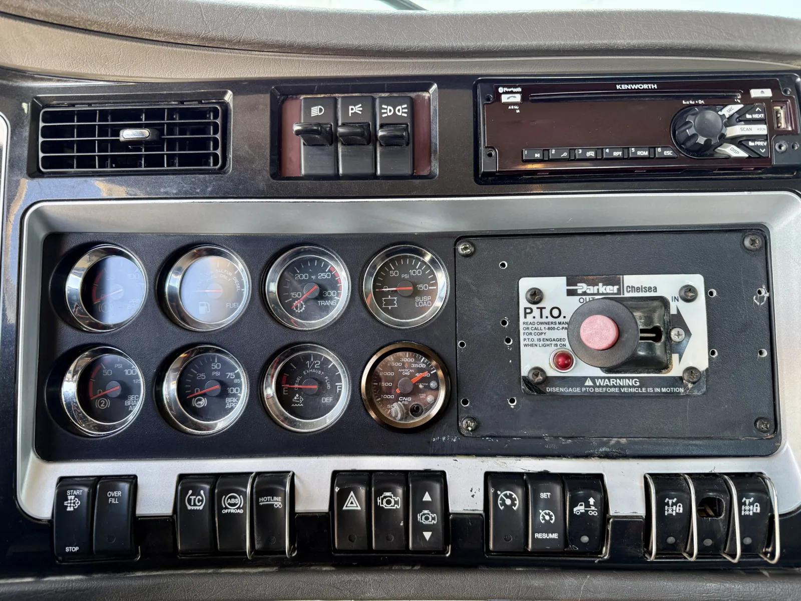 2020 Kenworth T800 in New Lenox, IL — photo 18