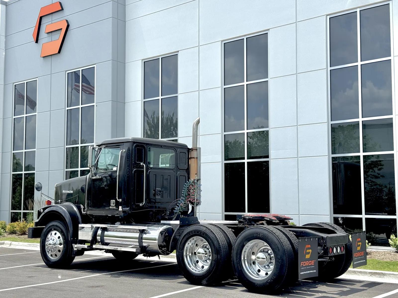 2017 Western Star 4900 in New Lenox, IL — photo 6