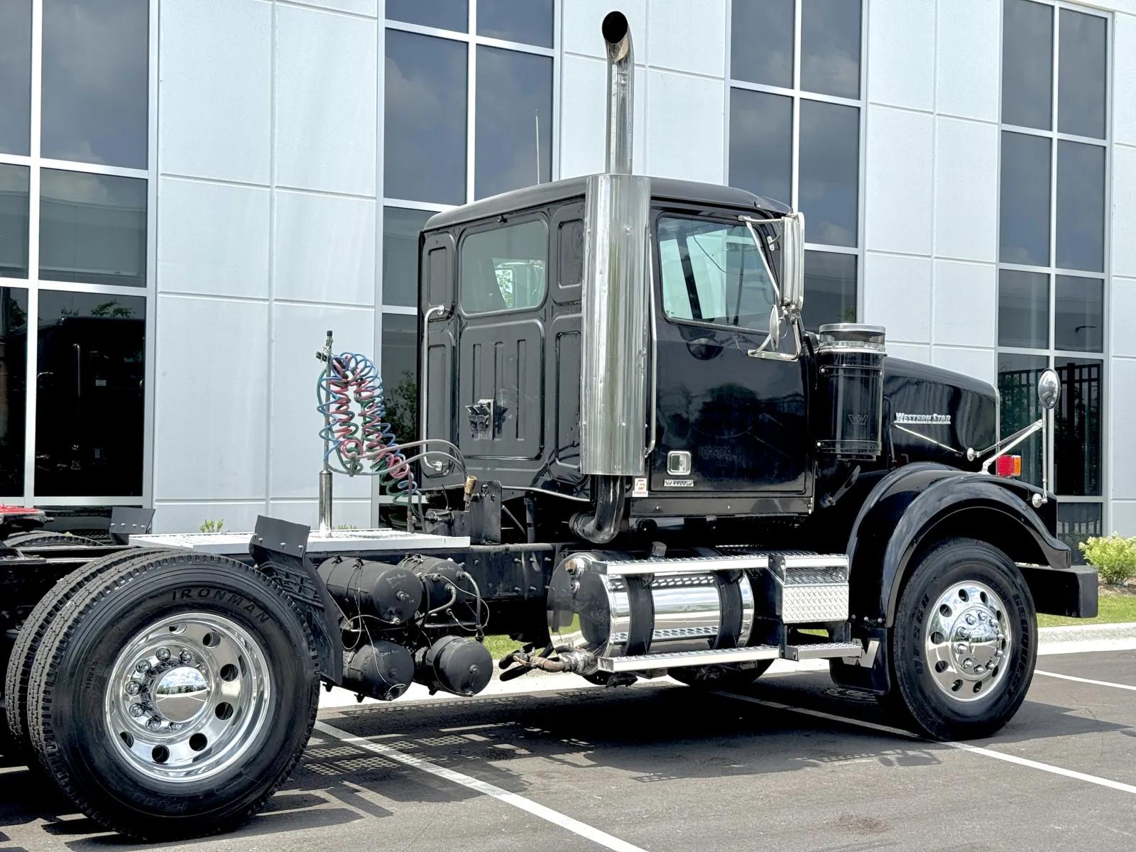 2017 Western Star 4900 in New Lenox, IL — photo 7