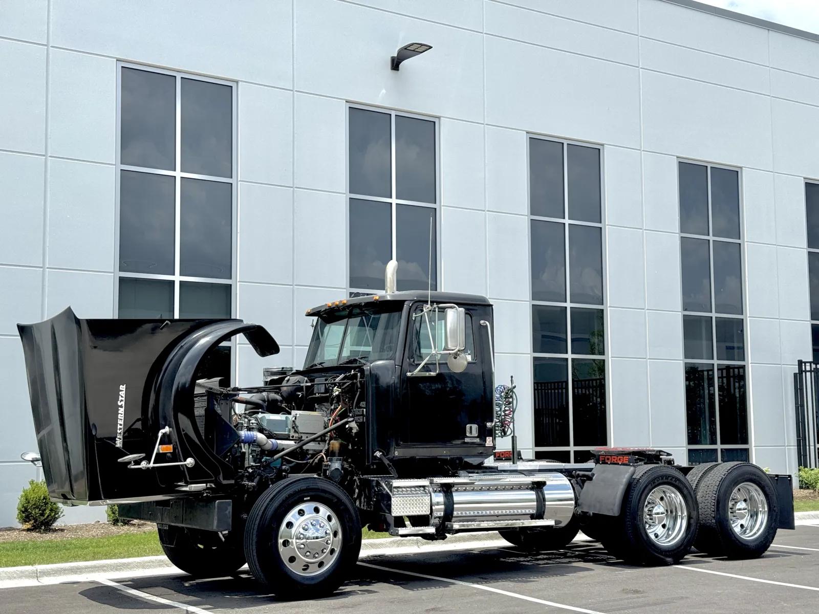 2017 Western Star 4900 in New Lenox, IL — photo 10
