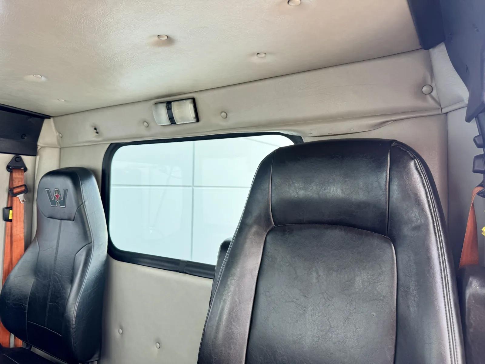 2017 Western Star 4900 in New Lenox, IL — photo 19
