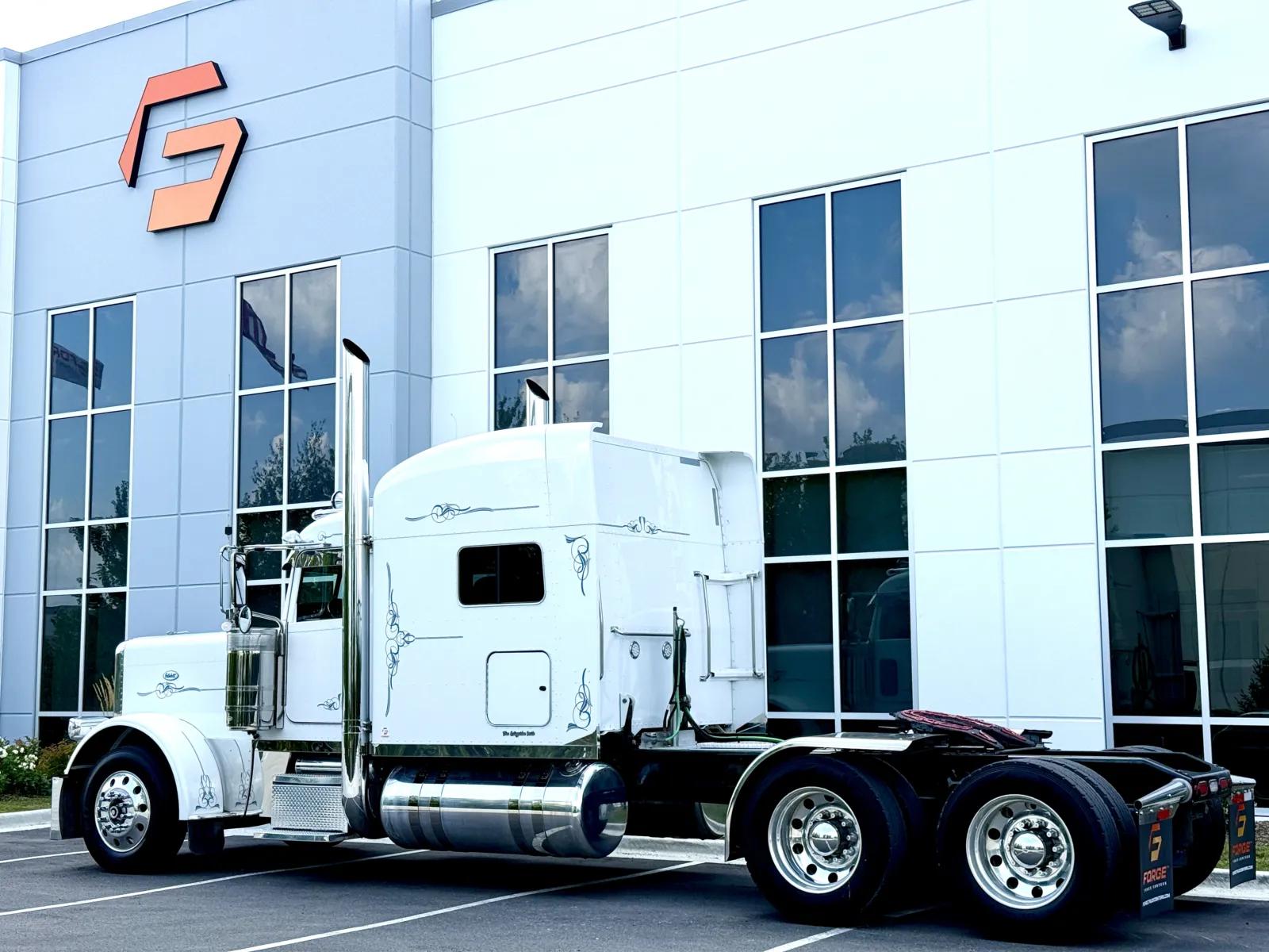 2019 Peterbilt 389 in New Lenox, IL — photo 6