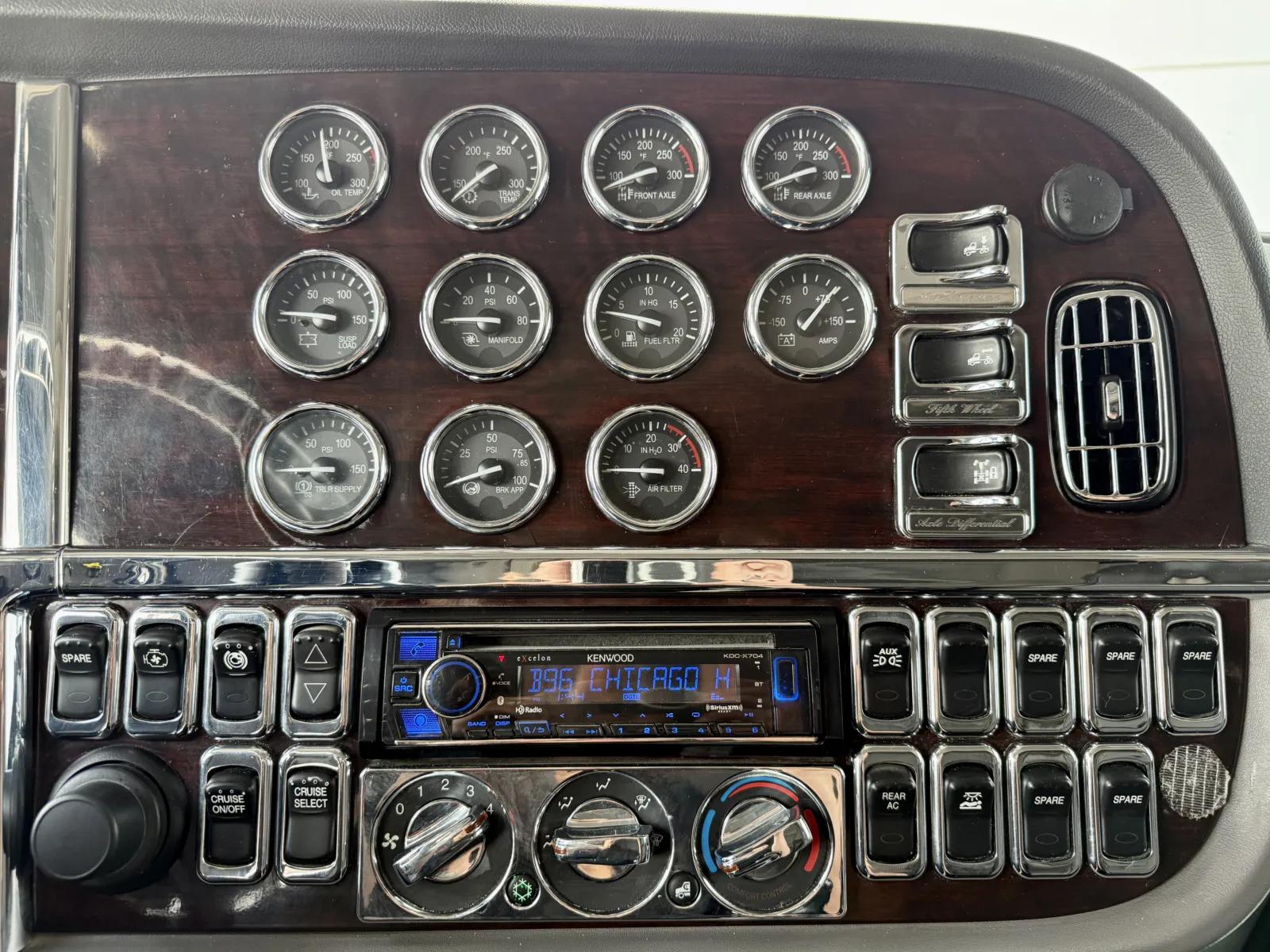 2019 Peterbilt 389 in New Lenox, IL — photo 18