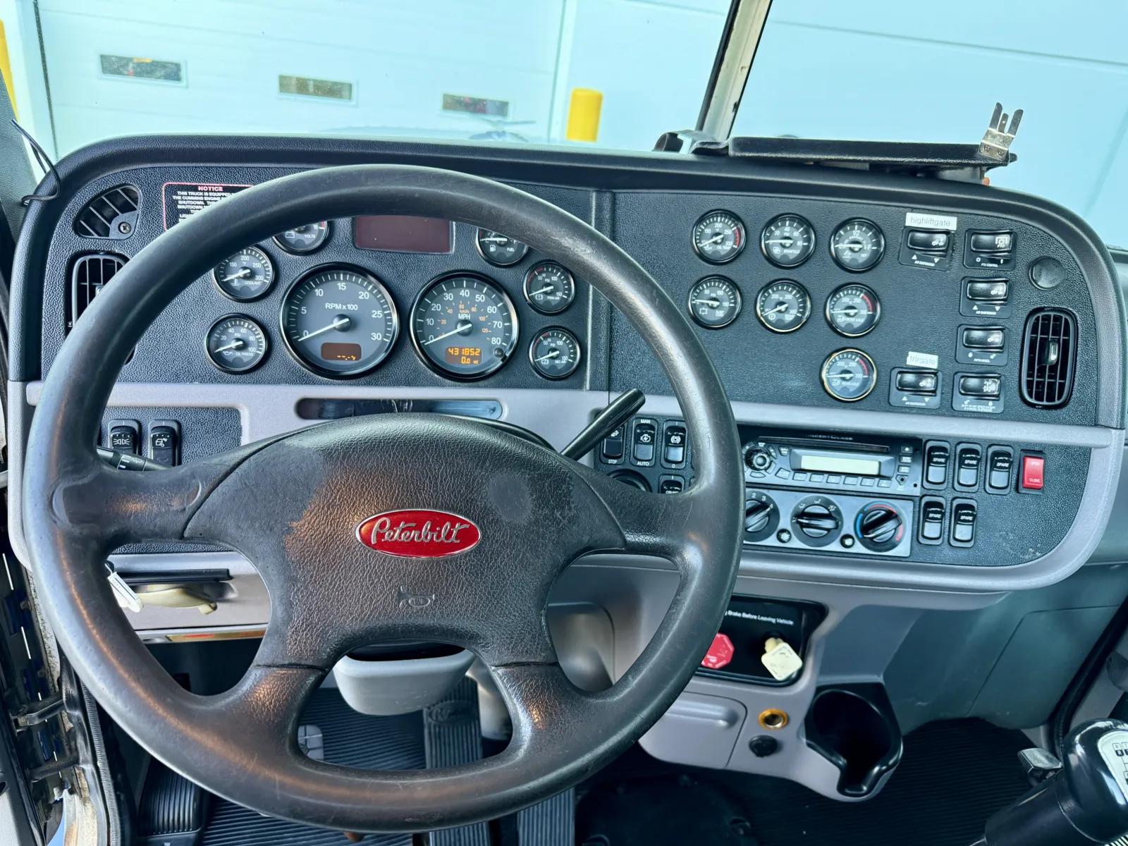 2013 Peterbilt 388 in New Lenox, IL — photo 16