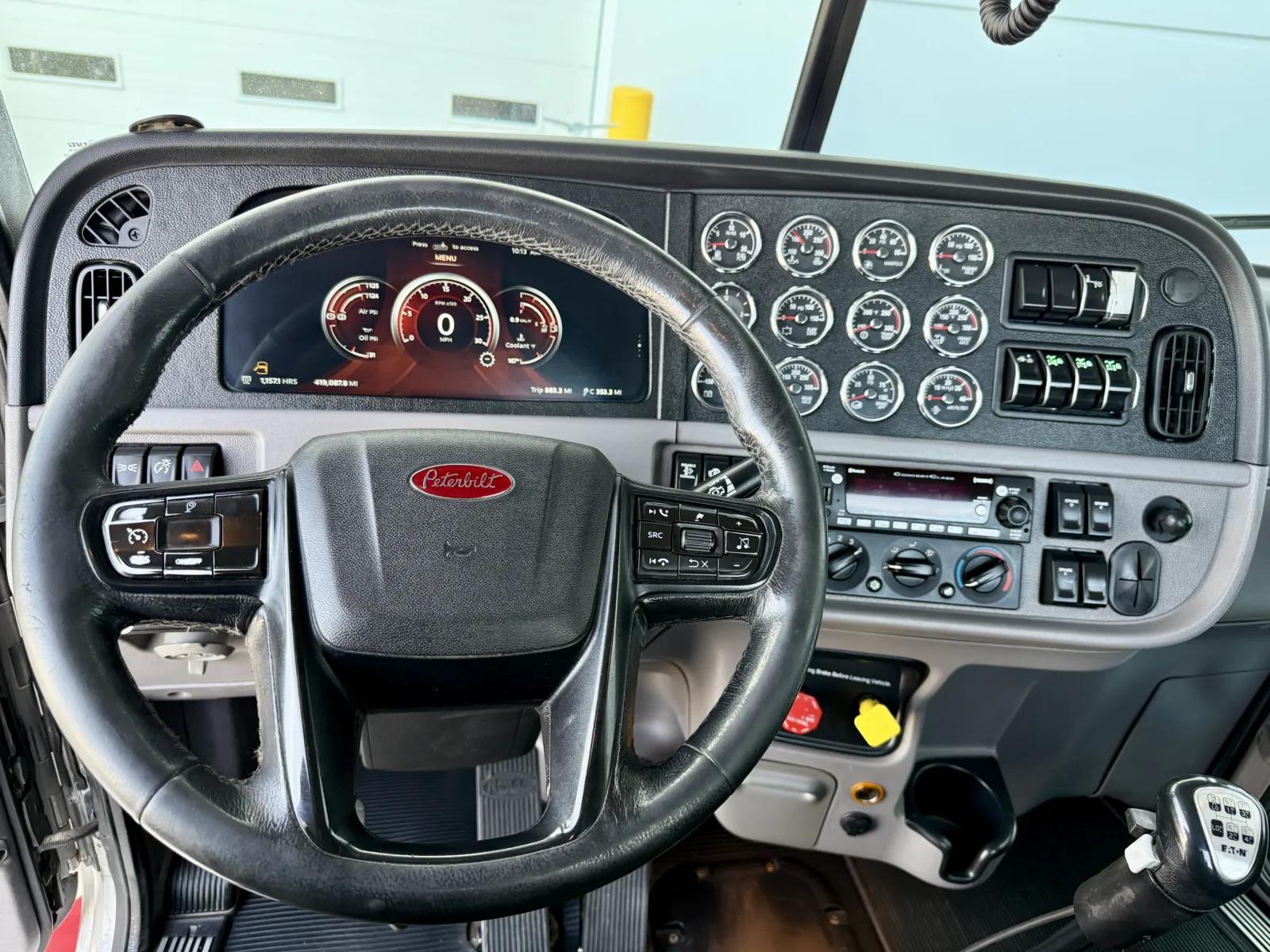 2023 Peterbilt 389 in New Lenox, IL — photo 16