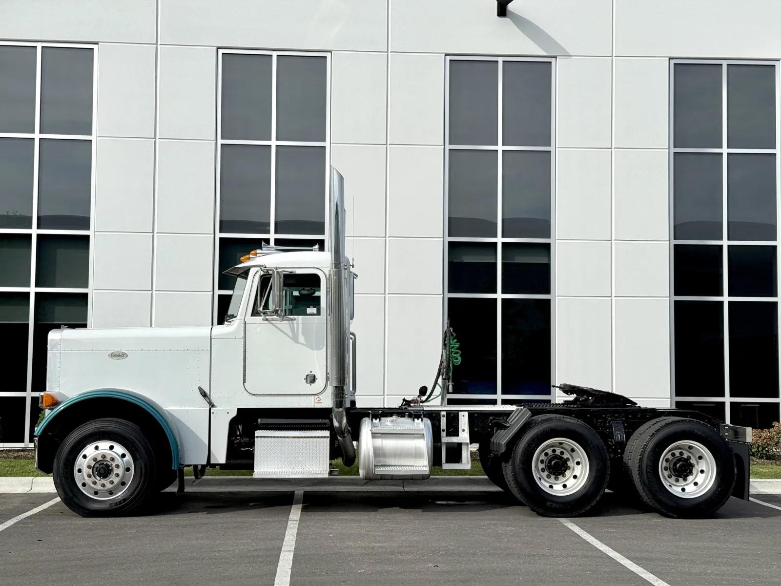1998 Peterbilt 379 in New Lenox, IL — photo 4