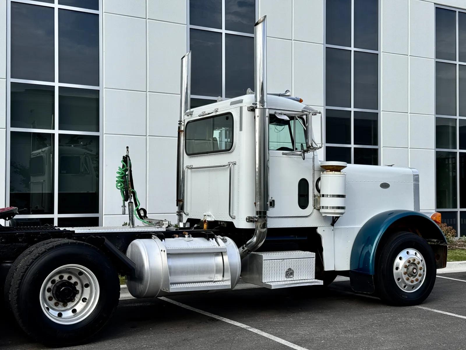 1998 Peterbilt 379 in New Lenox, IL — photo 7
