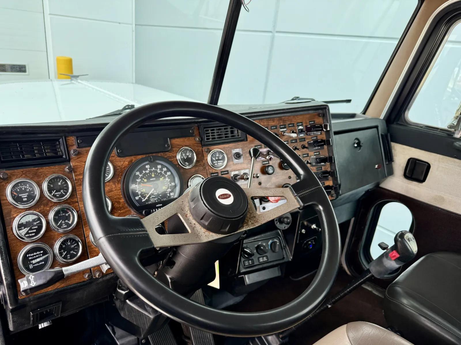 1998 Peterbilt 379 in New Lenox, IL — photo 15