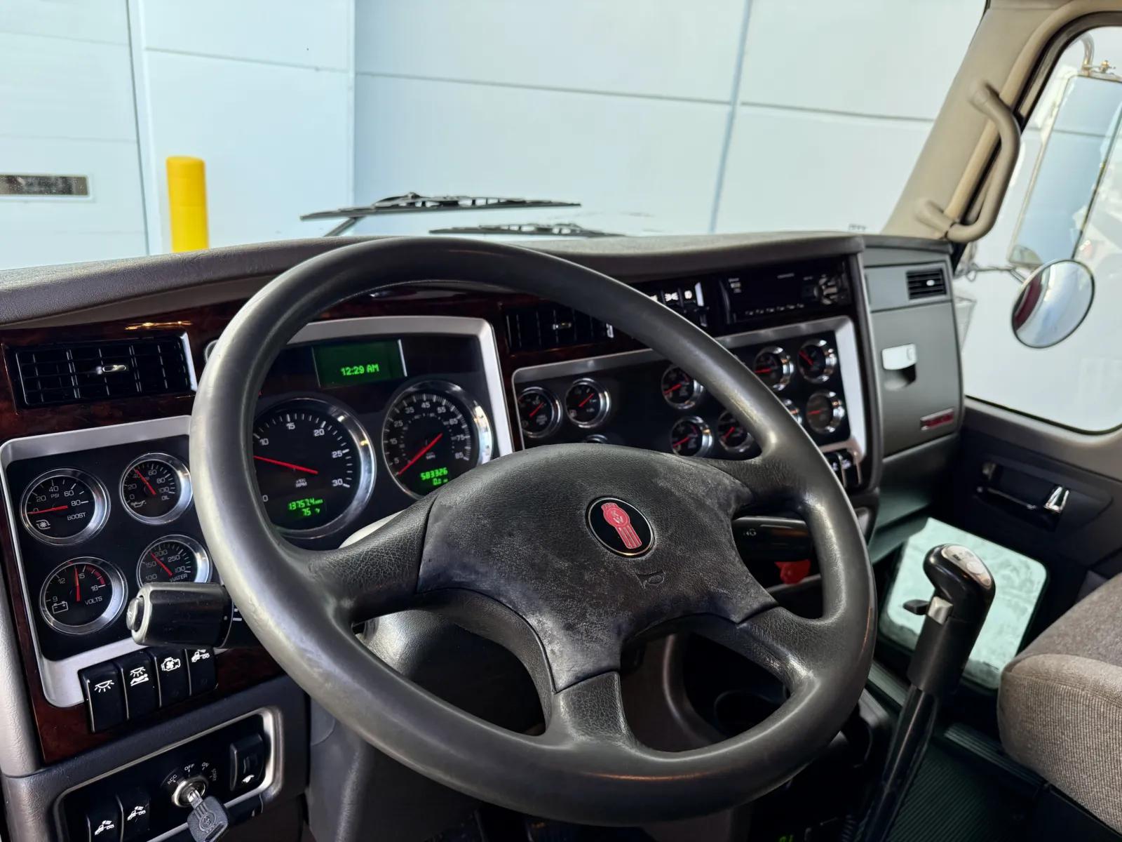 2016 Kenworth T800 in New Lenox, IL — photo 15
