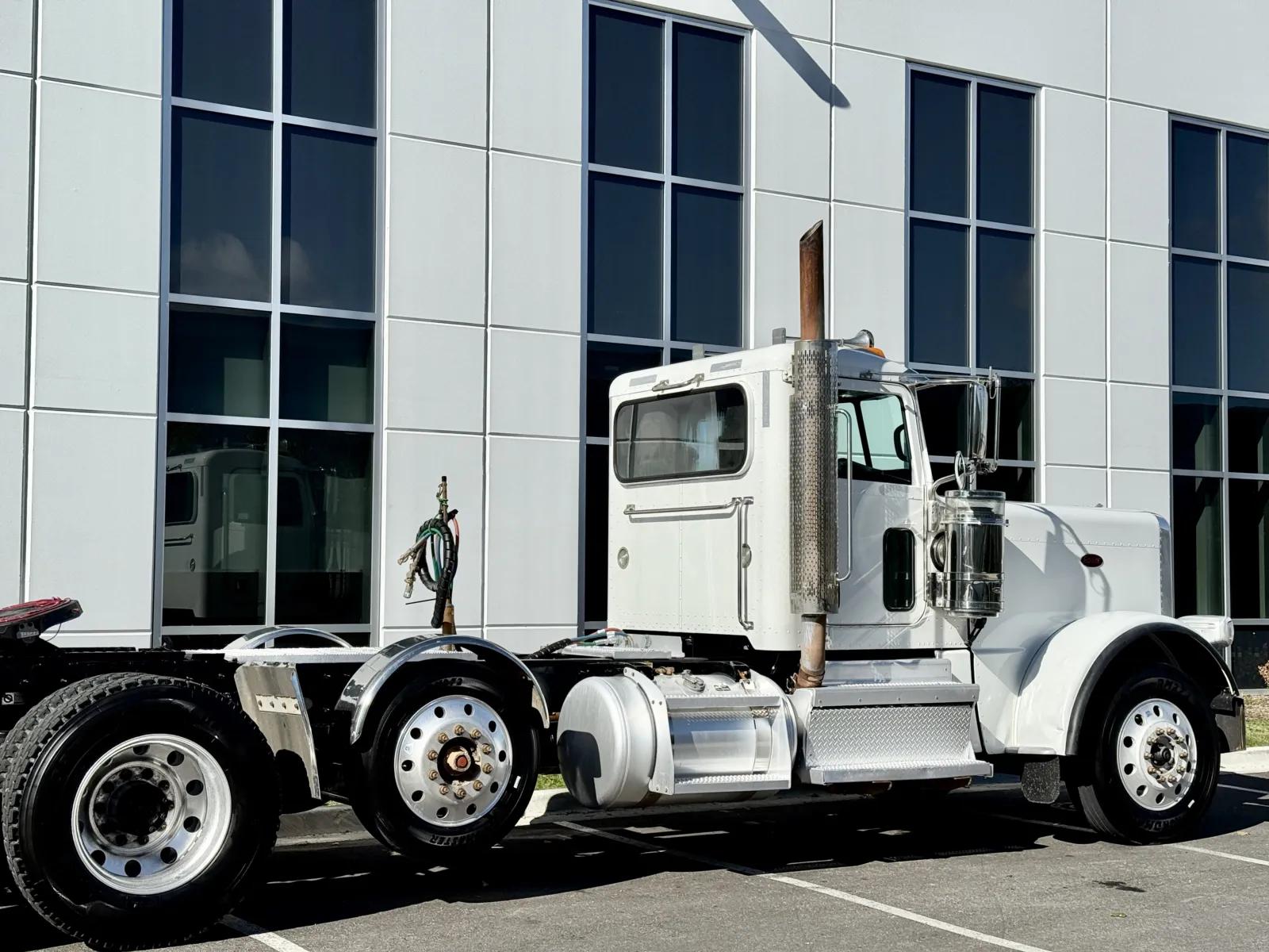 2020 Peterbilt 389 in New Lenox, IL — photo 7