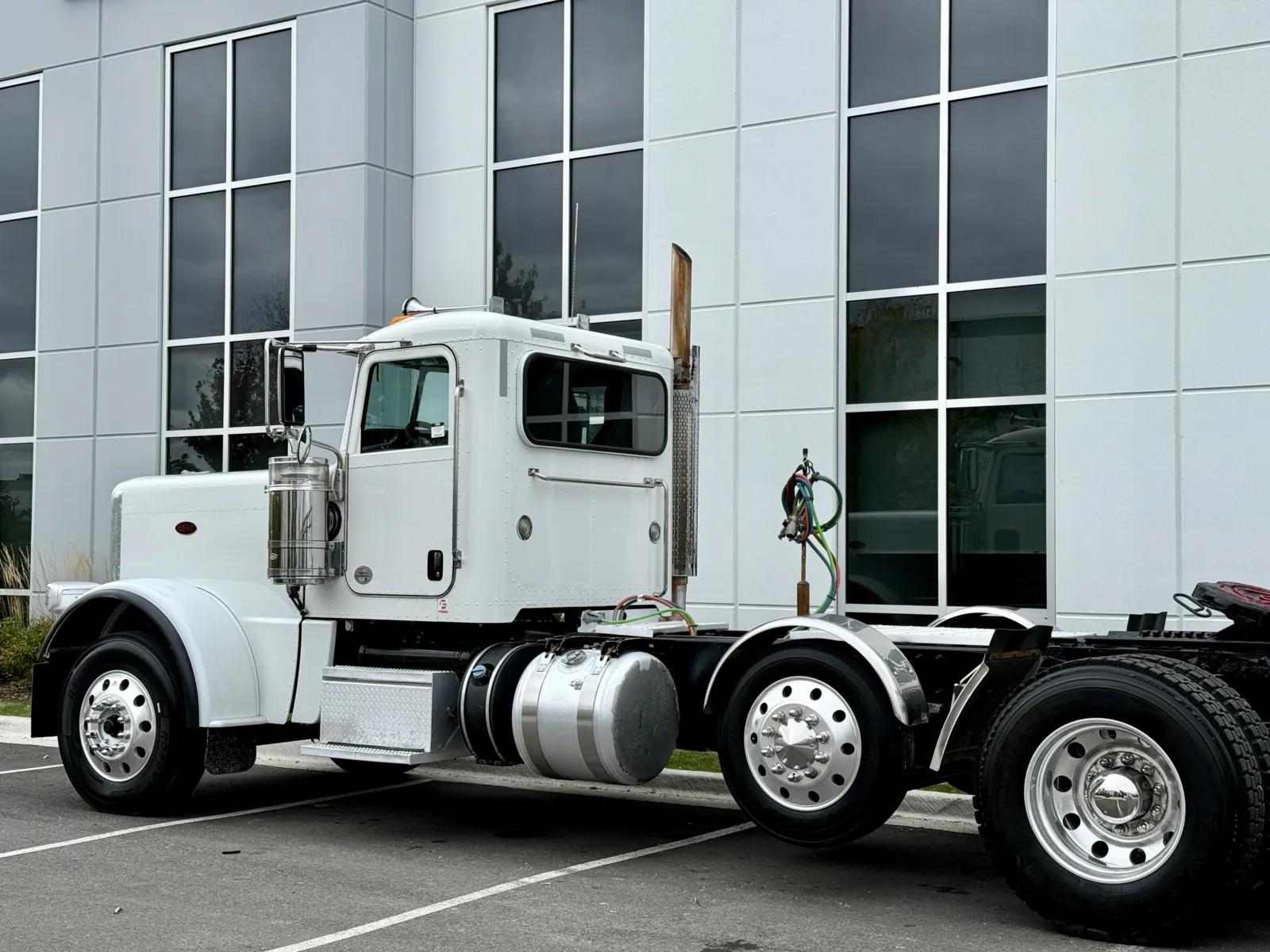 2020 Peterbilt 389 in New Lenox, IL — photo 8