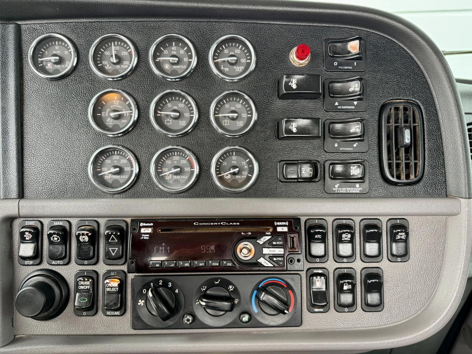 2020 Peterbilt 389 in New Lenox, IL — photo 17