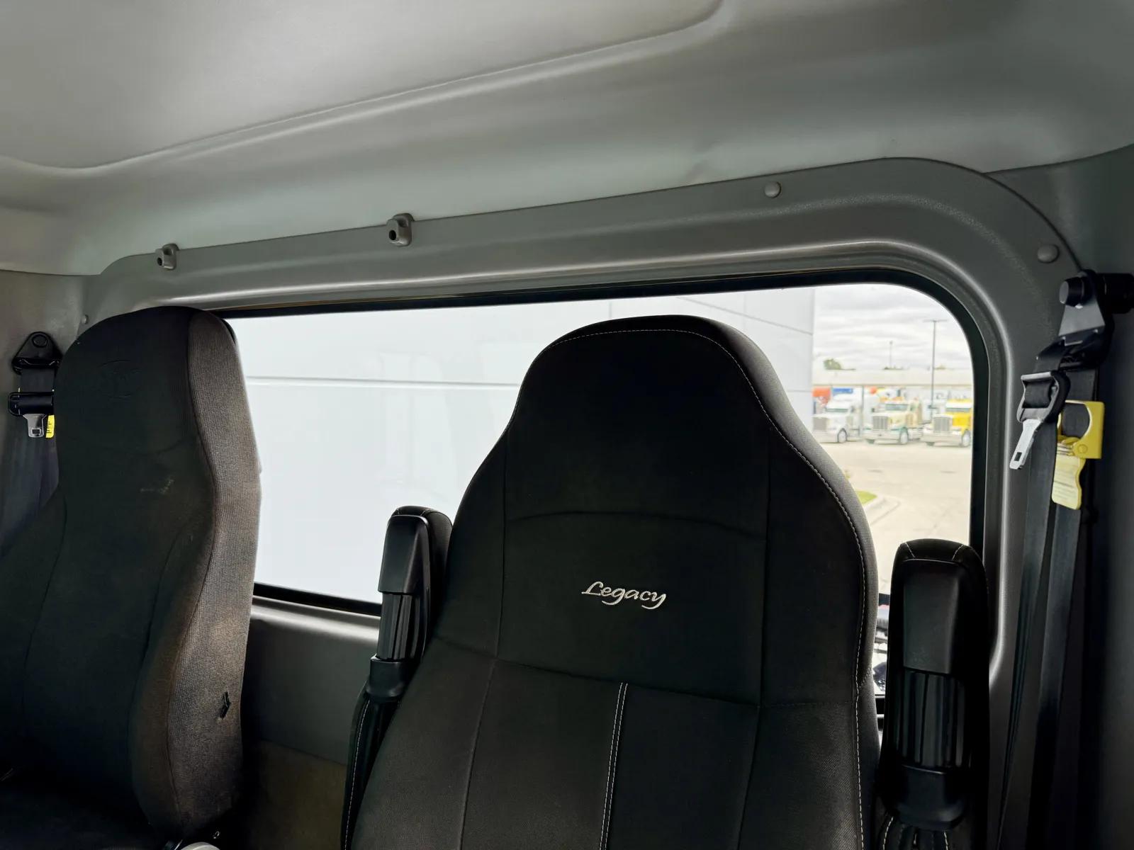 2020 Peterbilt 389 in New Lenox, IL — photo 19
