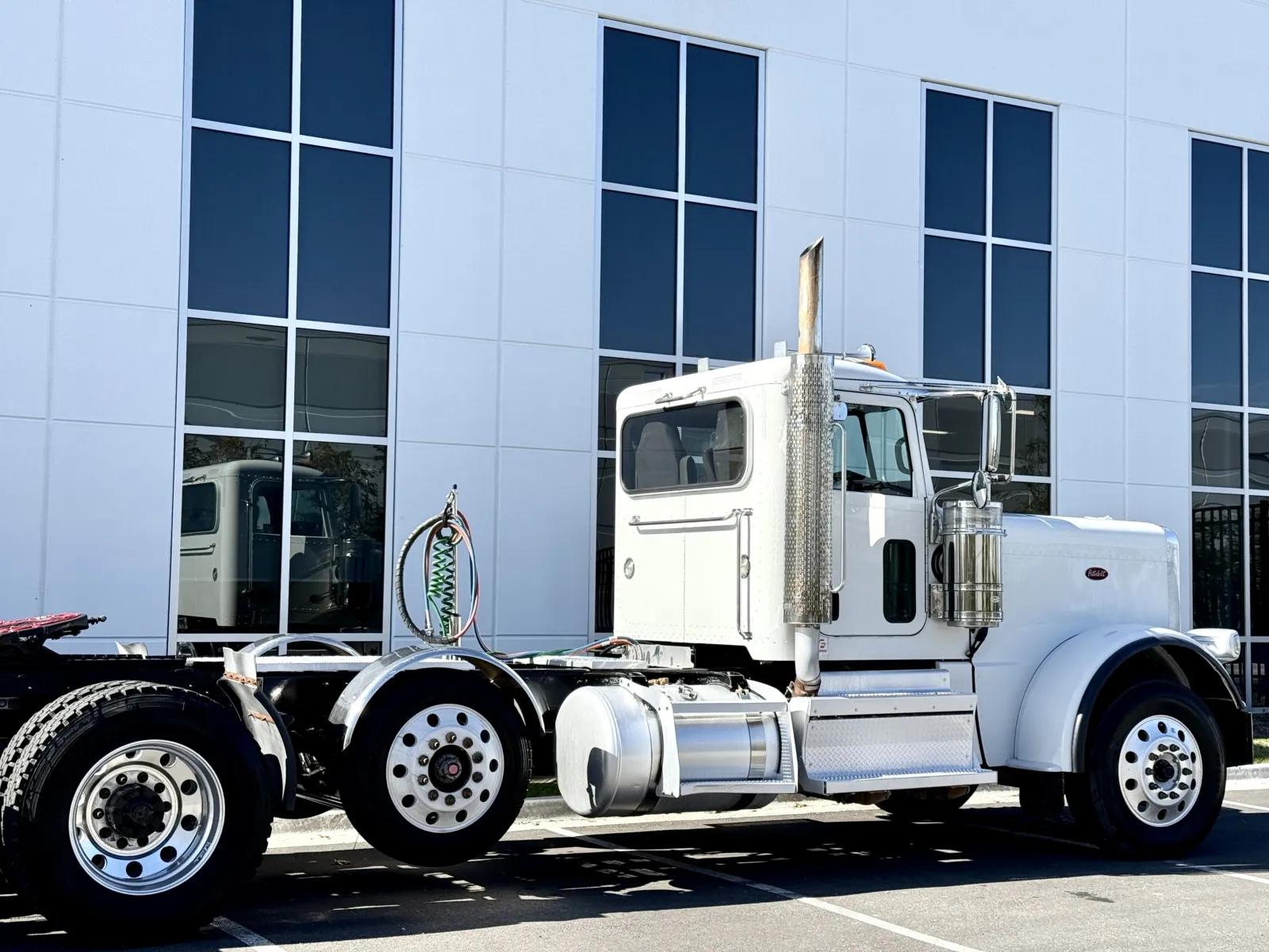 2020 Peterbilt 389 in New Lenox, IL — photo 7
