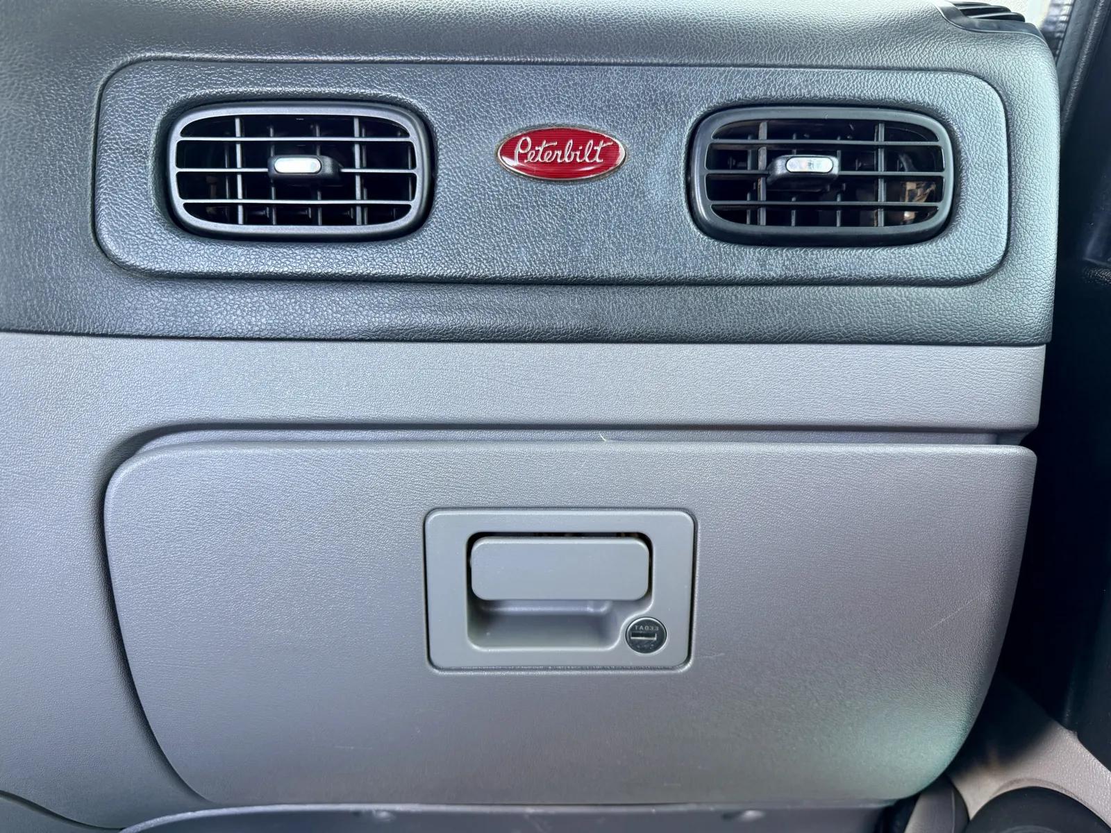 2020 Peterbilt 389 in New Lenox, IL — photo 19