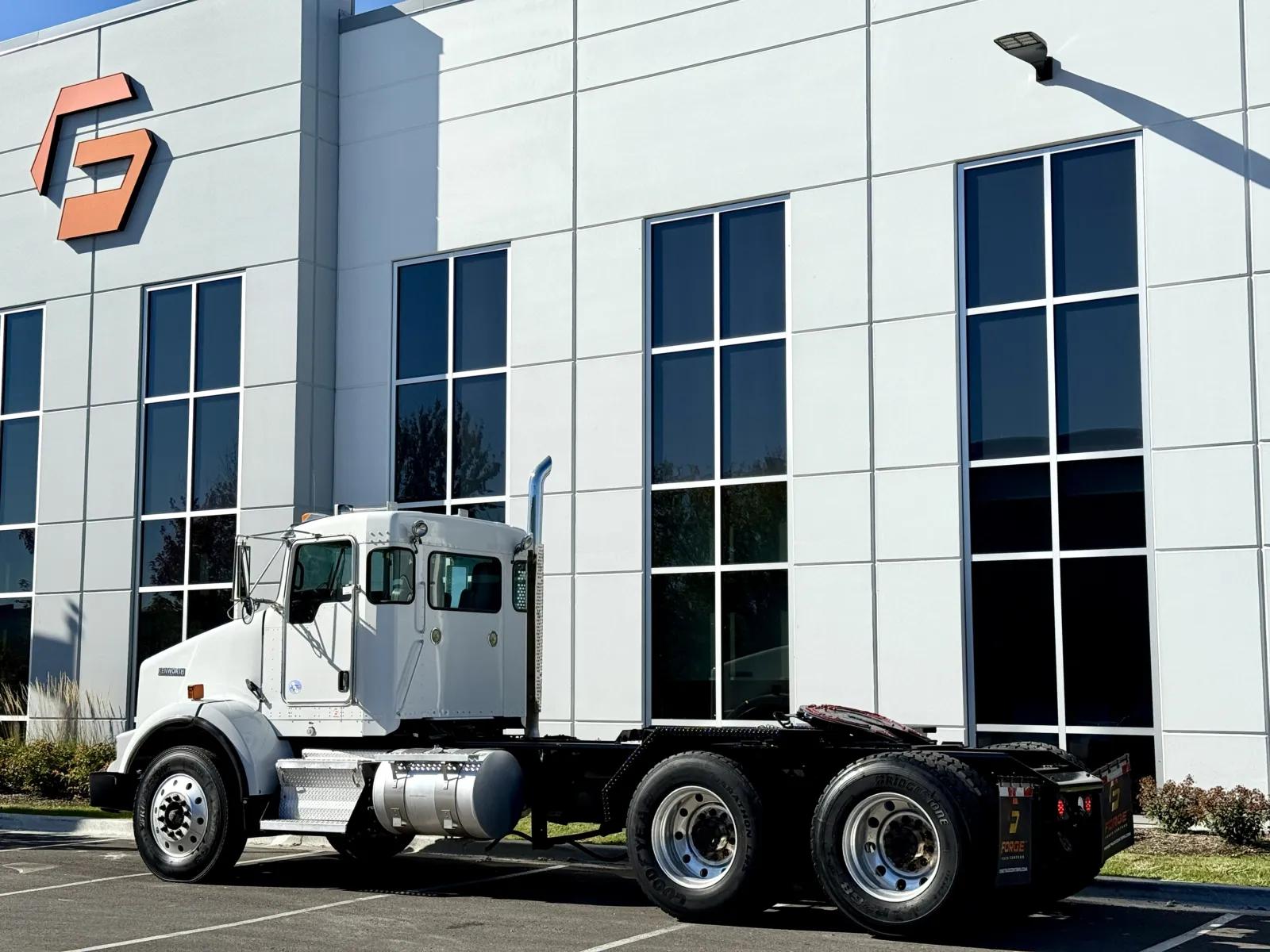 2019 Kenworth T800 in New Lenox, IL — photo 6