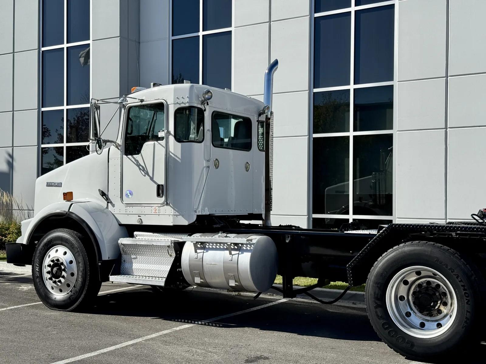2019 Kenworth T800 in New Lenox, IL — photo 8