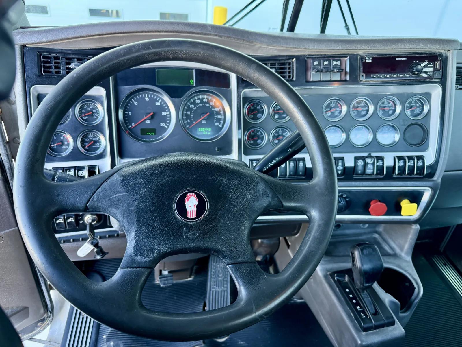 2019 Kenworth T800 in New Lenox, IL — photo 16