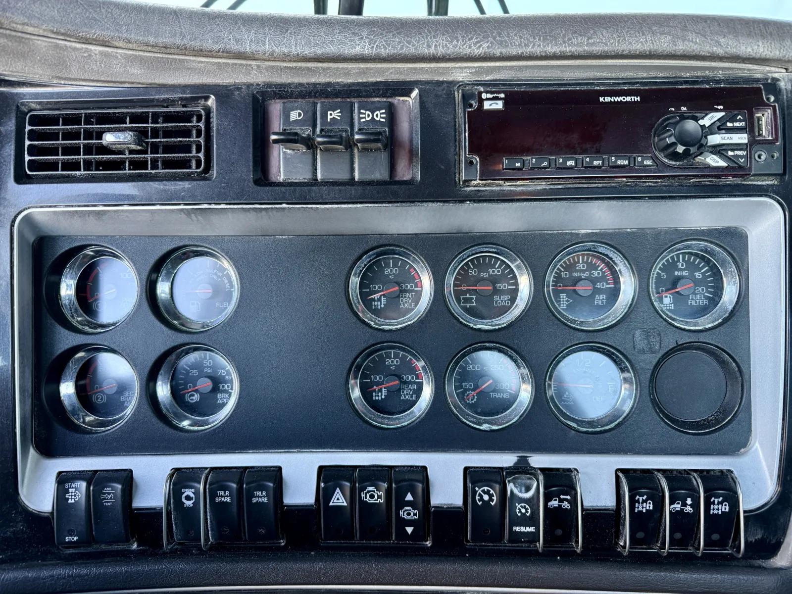 2019 Kenworth T800 in New Lenox, IL — photo 18