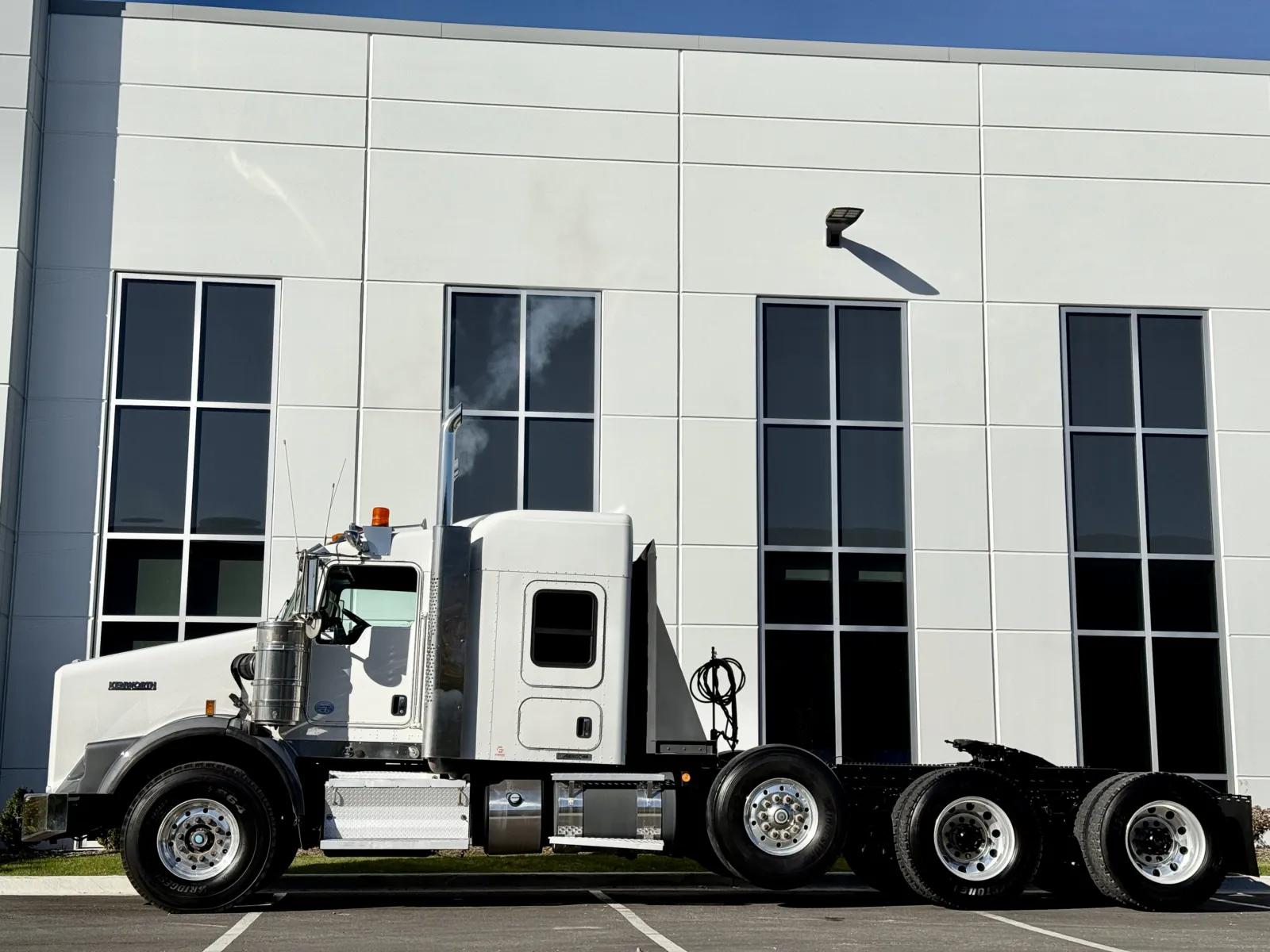 2012 Kenworth T800 in New Lenox, IL — photo 4