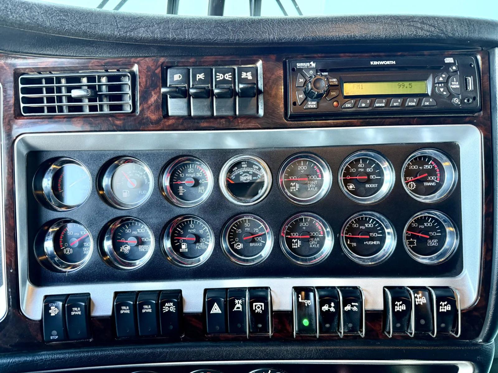2012 Kenworth T800 in New Lenox, IL — photo 18