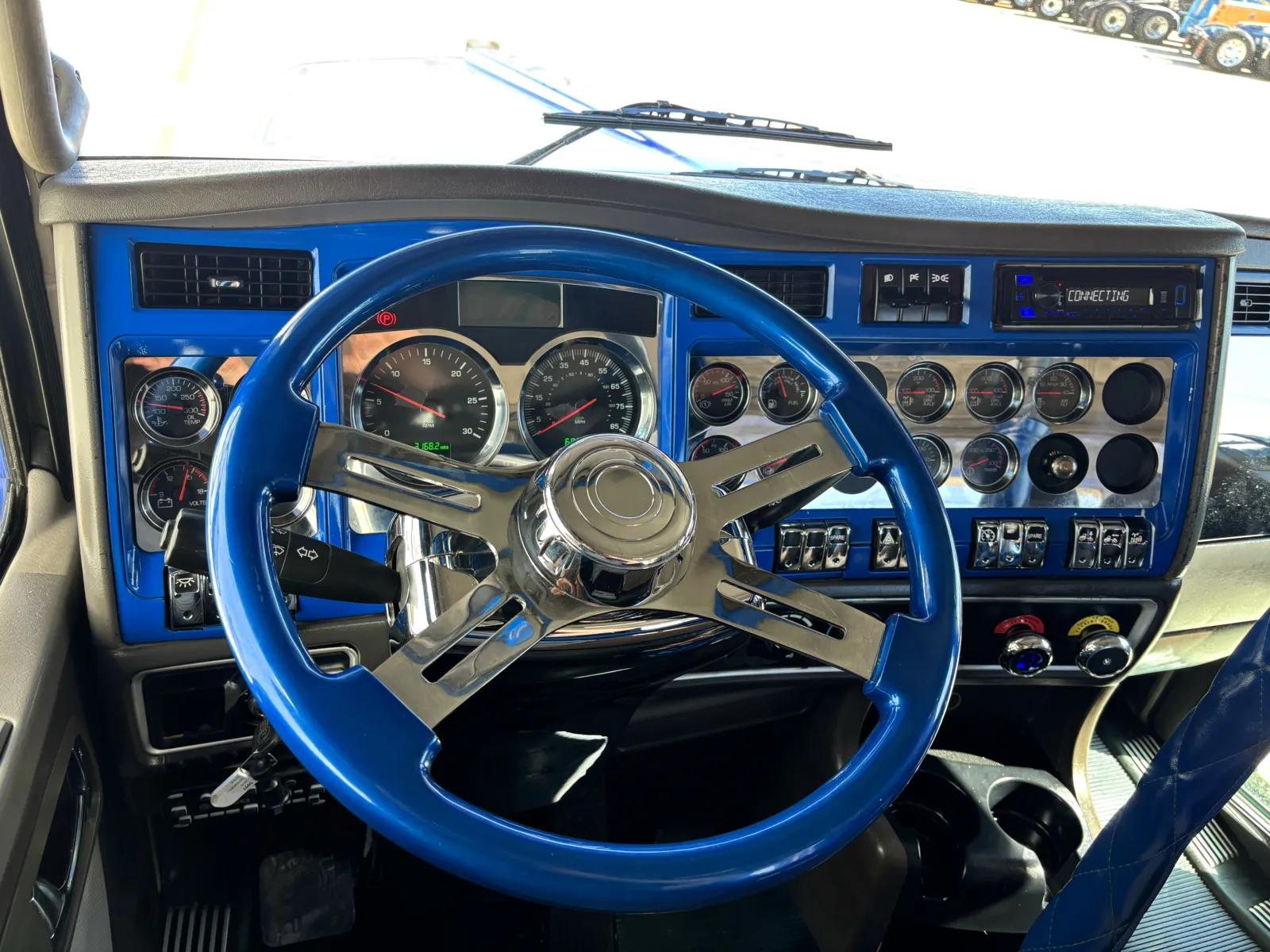 2009 Kenworth W900 in Hutchins, TX — photo 16