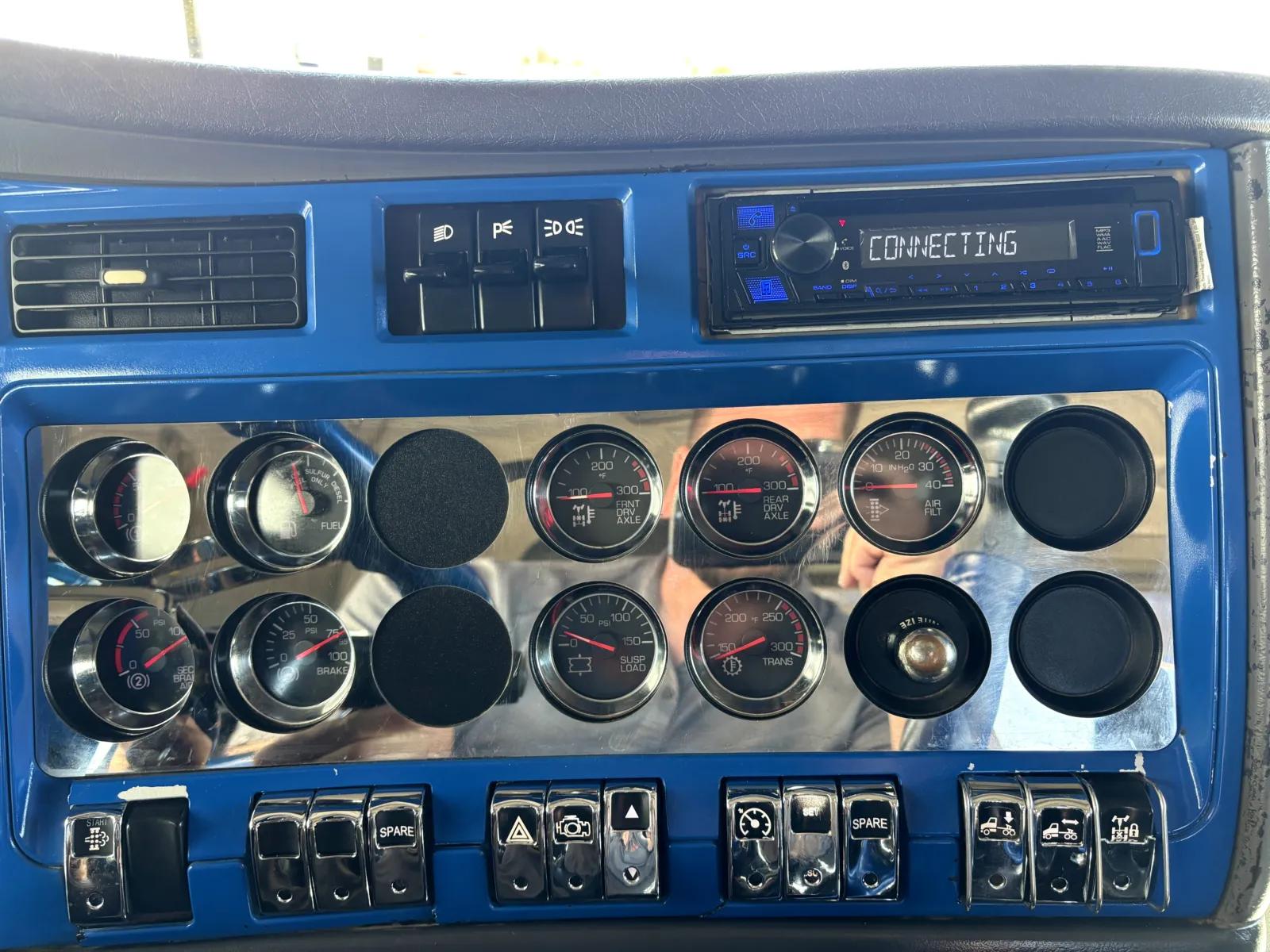 2009 Kenworth W900 in Hutchins, TX — photo 18