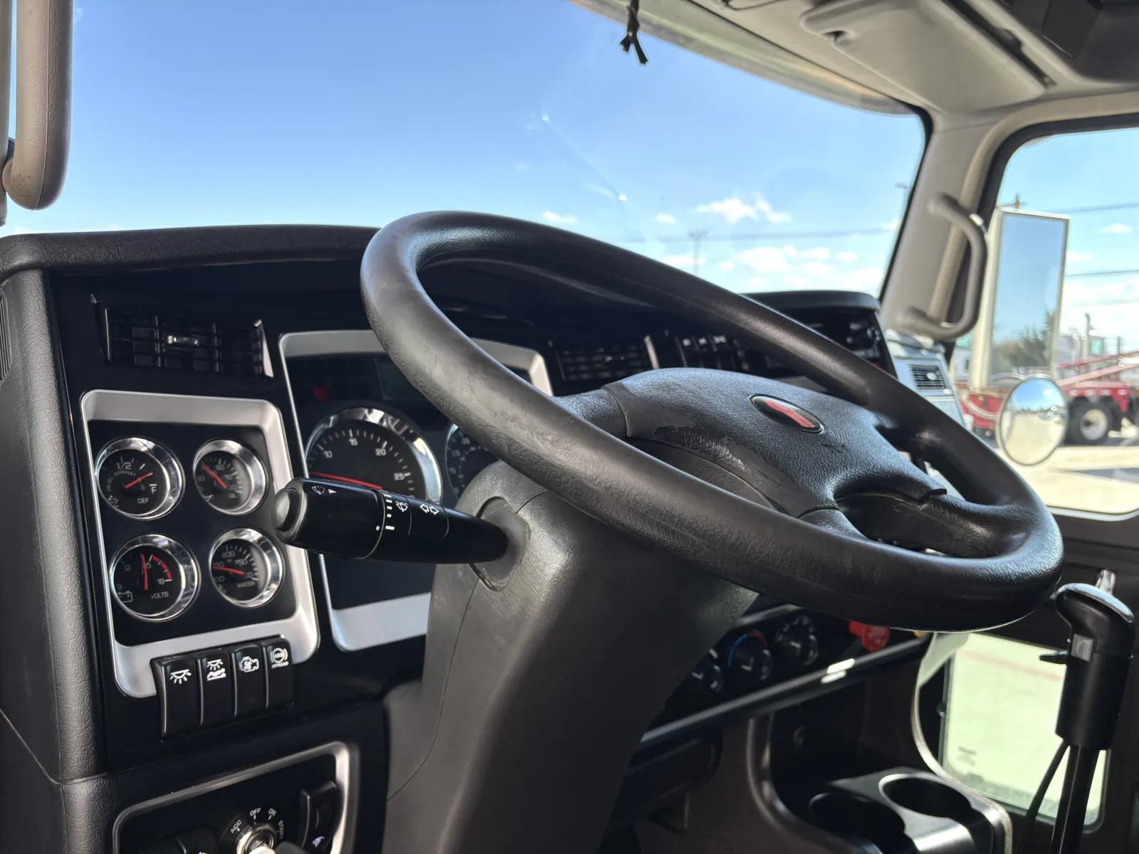 2022 Kenworth W900 in Hutchins, TX — photo 15