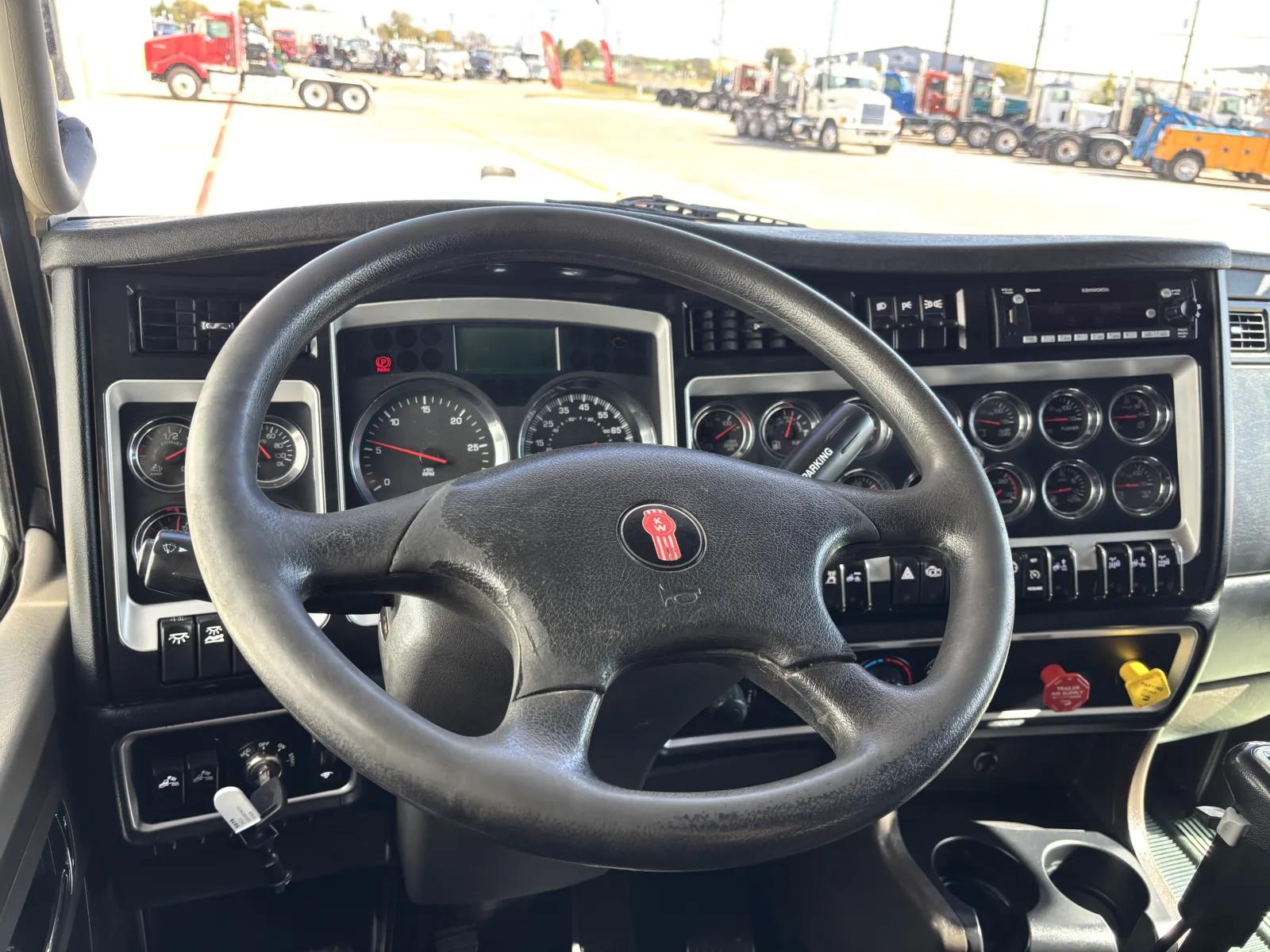 2022 Kenworth W900 in Hutchins, TX — photo 16