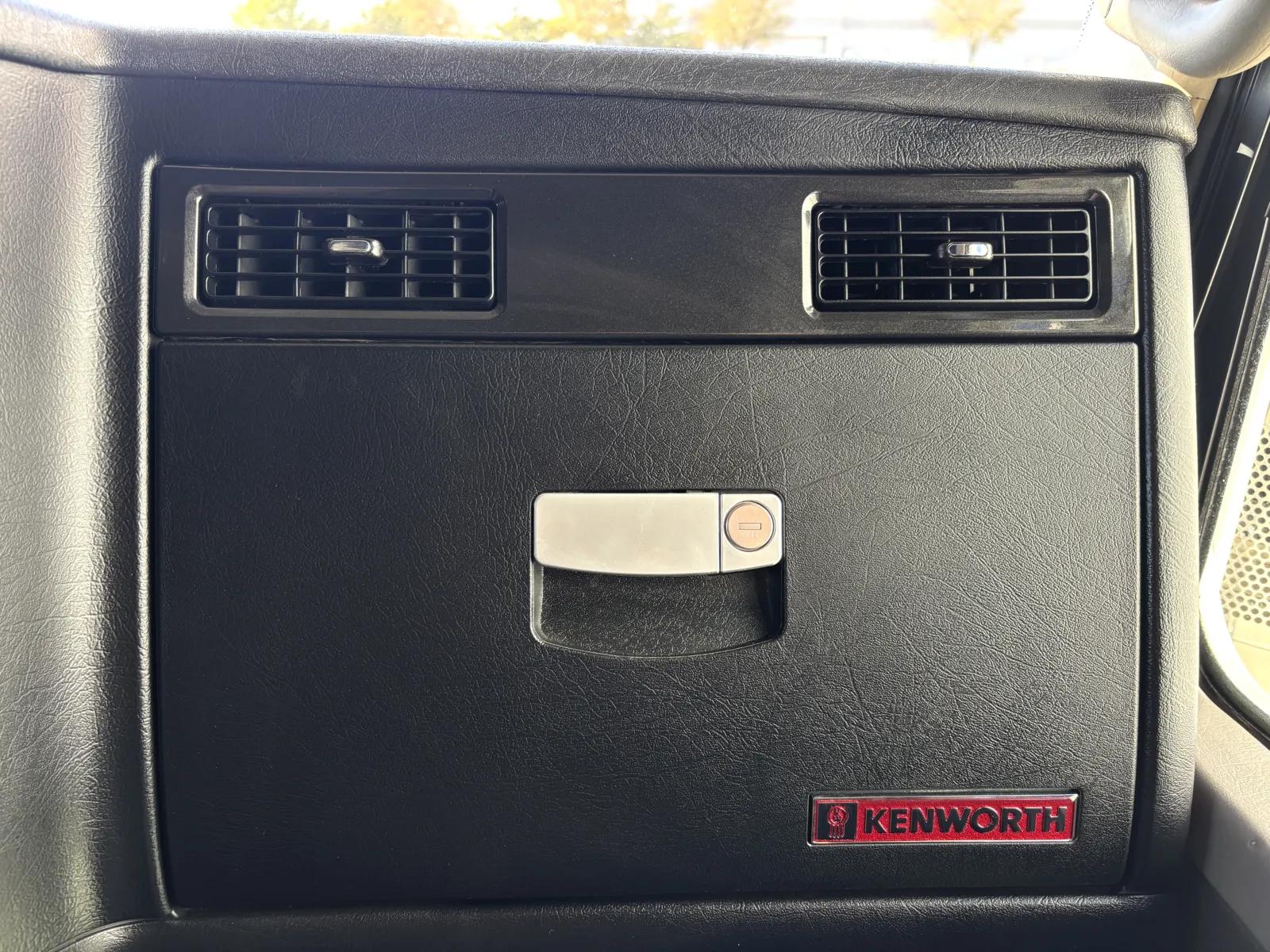 2022 Kenworth W900 in Hutchins, TX — photo 19
