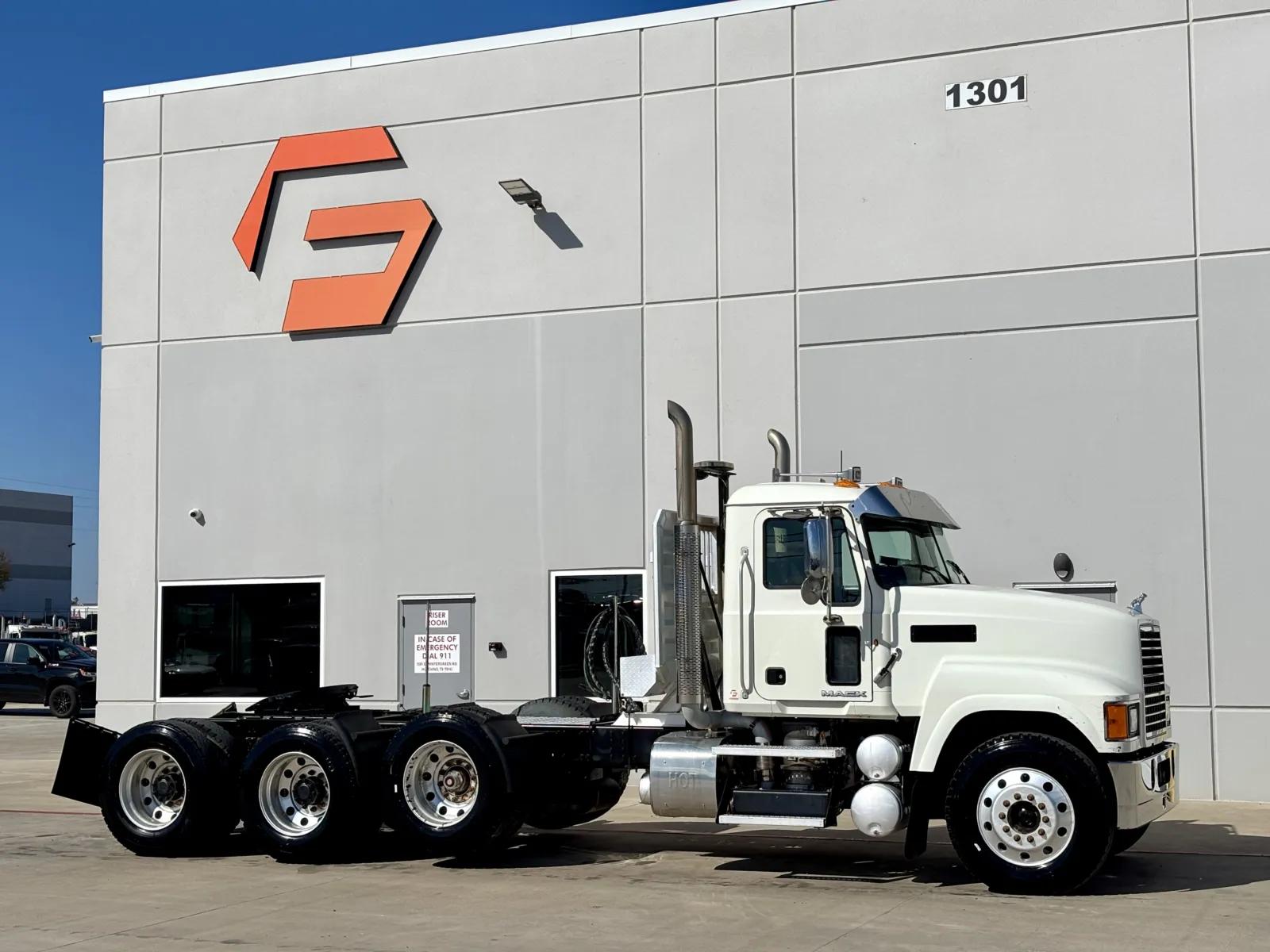 2013 Mack Pinnacle
