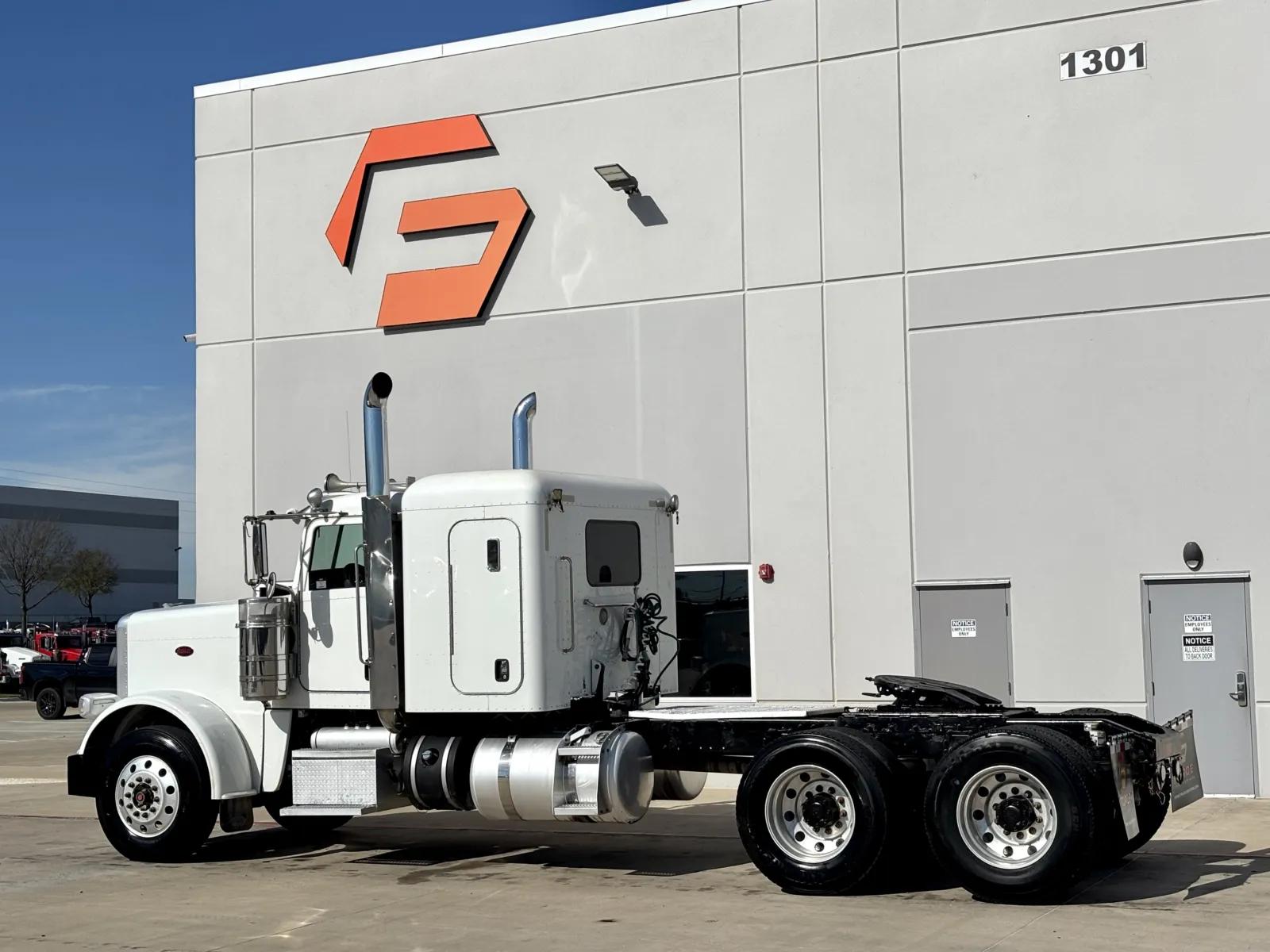 2015 Peterbilt 389 in Hutchins, TX — photo 6